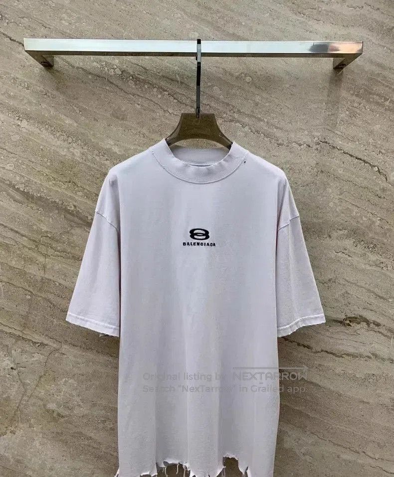 Balenciaga Balenciaga Distressed Logo Short Sleeve Tee. Size US XS / EU 42 / 0 - 1 Thumbnail