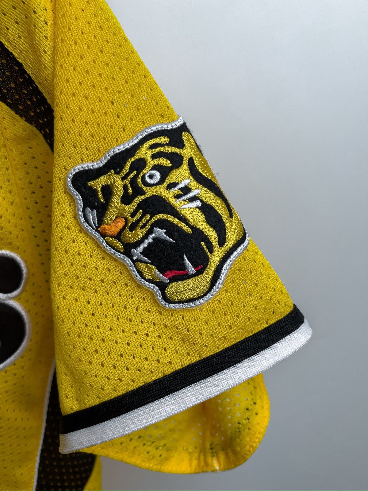 Mizuno Mizuno Hanshin Tigers 2012-2015 Jersey Size US M / EU 48-50 / 2 - 4 Thumbnail