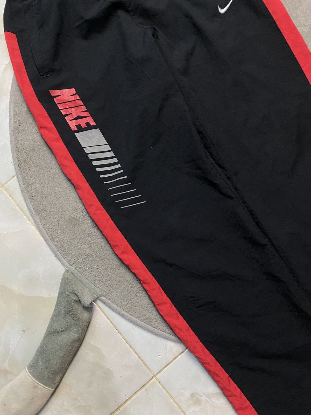 Nike × atmos VINTAGE NIKE 90S BAGGY NYLON WIDE LEG SWOOSH TRACK PANTS Y2K Size US 32 / EU 48 - 5 Thumbnail