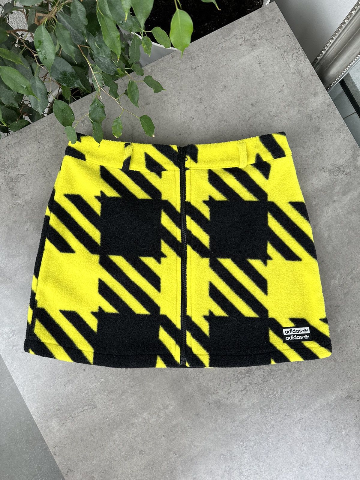 Adidas Adidas Fleece Mini Skirt Size 28" / US 6 / IT 42 - 1 Thumbnail