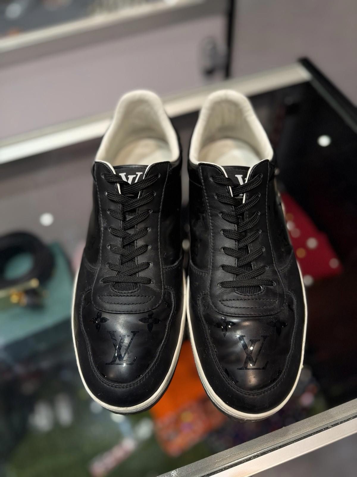Louis Vuitton Louis Vuitton Mens Rivoli Leather LV Sneaker 6.5(UK) 7.5(US) Size US 7.5 / EU 40-41 - 4 Thumbnail