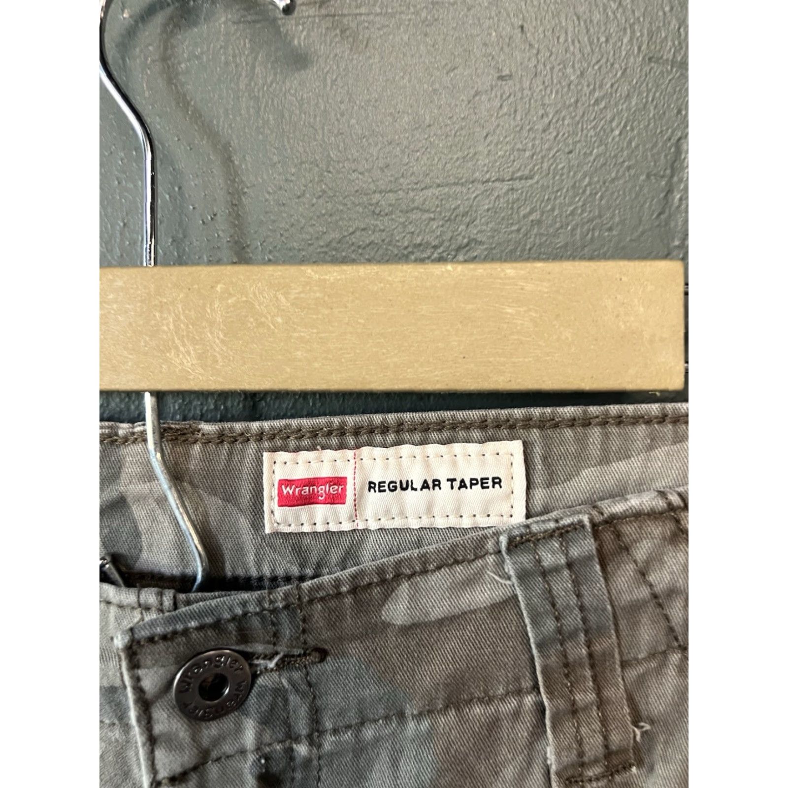 AMO Wrangler Mens Green Camo Cargo Pants Tapered 30 x 32 Regular Men Pants Green Camo Cargo Tapered 30 32 Mens Size US 30 / EU 46 - 3 Thumbnail