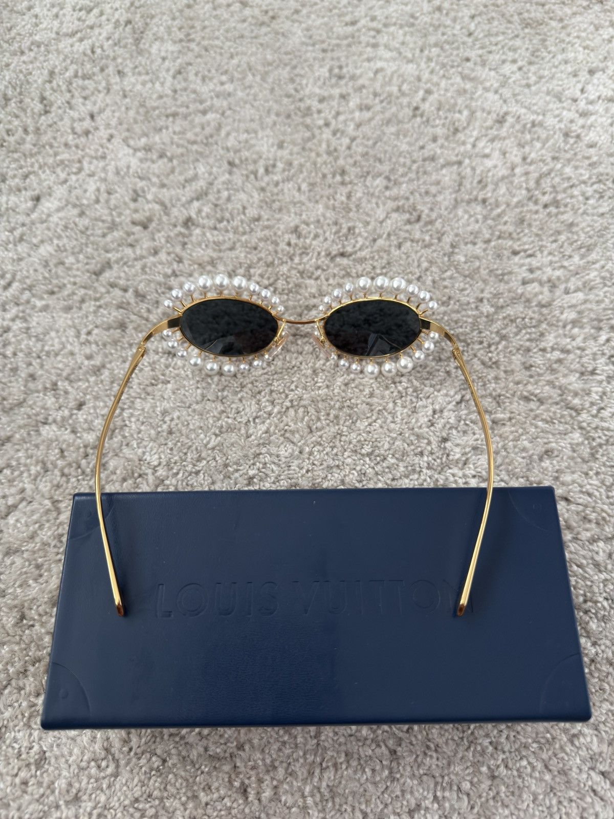 Louis Vuitton Louis Vuitton Wire Pearl Sunglasses Size ONE SIZE - 2 Thumbnail