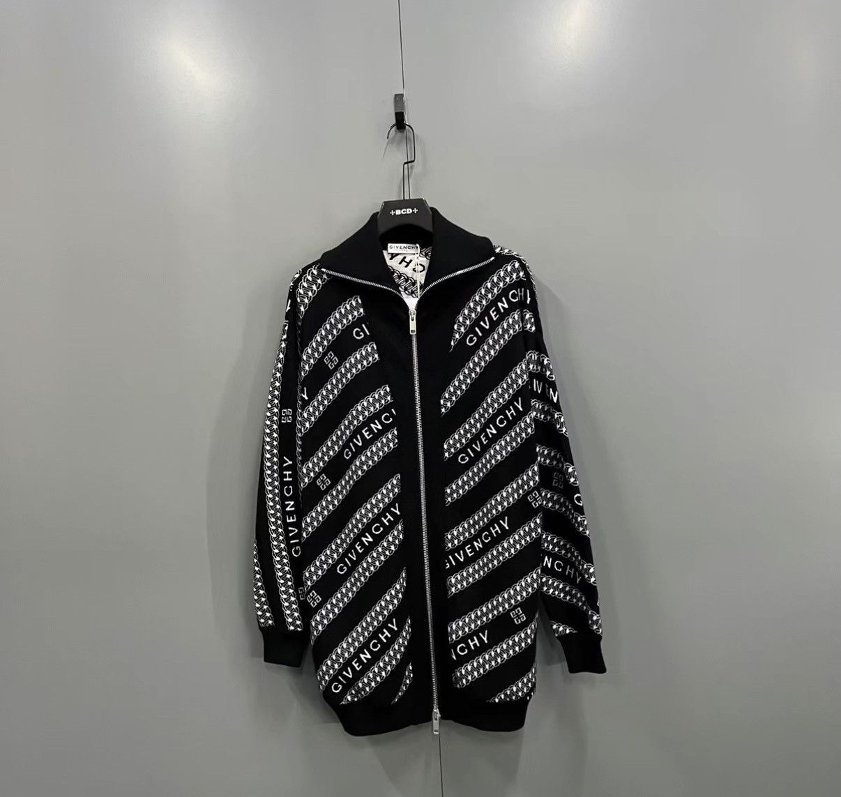 Givenchy Givenchy diagonal logo all-over print knit coat J41 Size US S / EU 44-46 / 1 - 1 Thumbnail