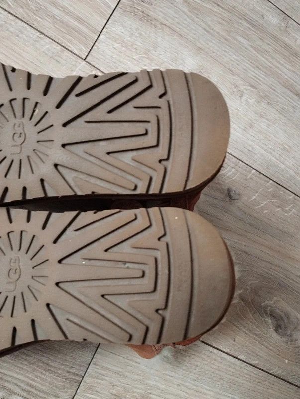 Ugg UGG Mini Bailey Button II size 38 boots winter Size US 7 / IT 37 - 8 Thumbnail