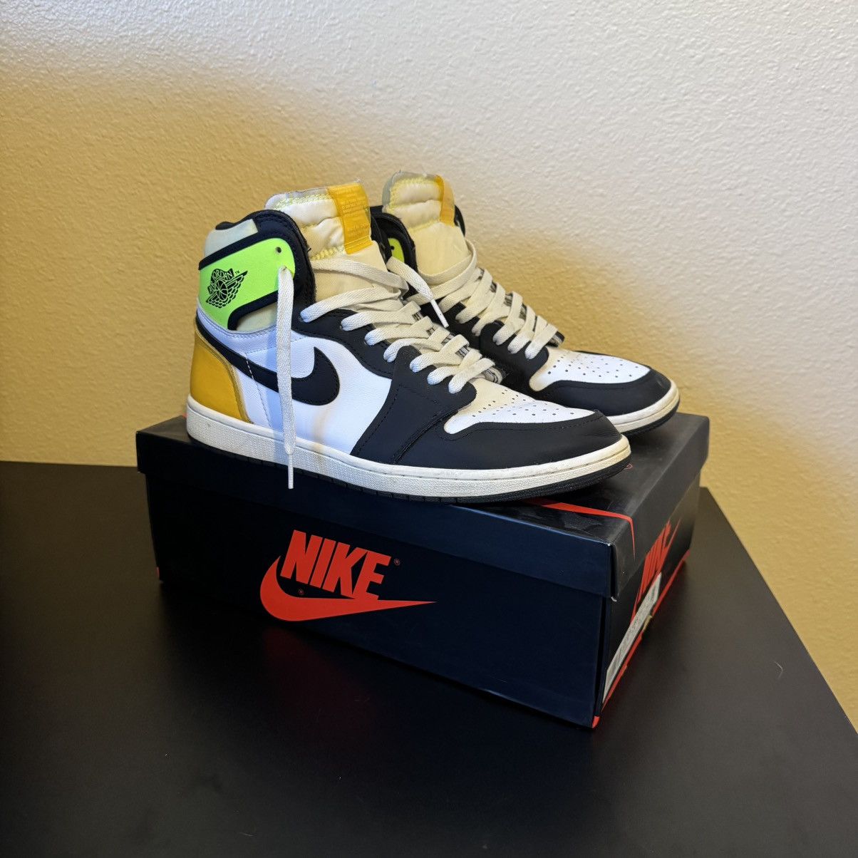 Jordan Brand Air Jordan 1 Volt Gold Size US 11 / EU 44 - 1 Thumbnail