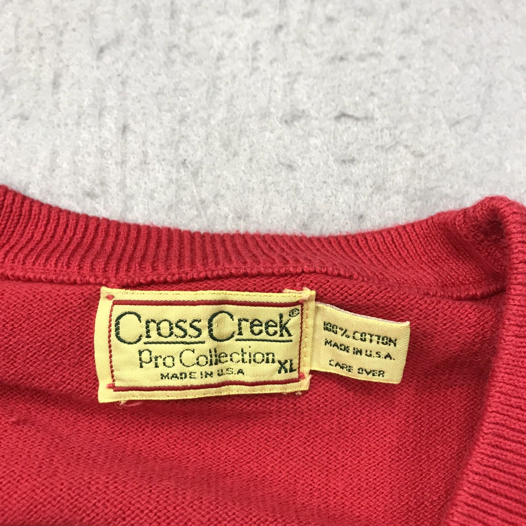 Vintage VINTAGE Cross Creek Mens Sweater XL Red V-Neck Pullover Jumper USA 90s Golf Knit Pullover Size US XL / EU 56 / 4 - 3 Thumbnail