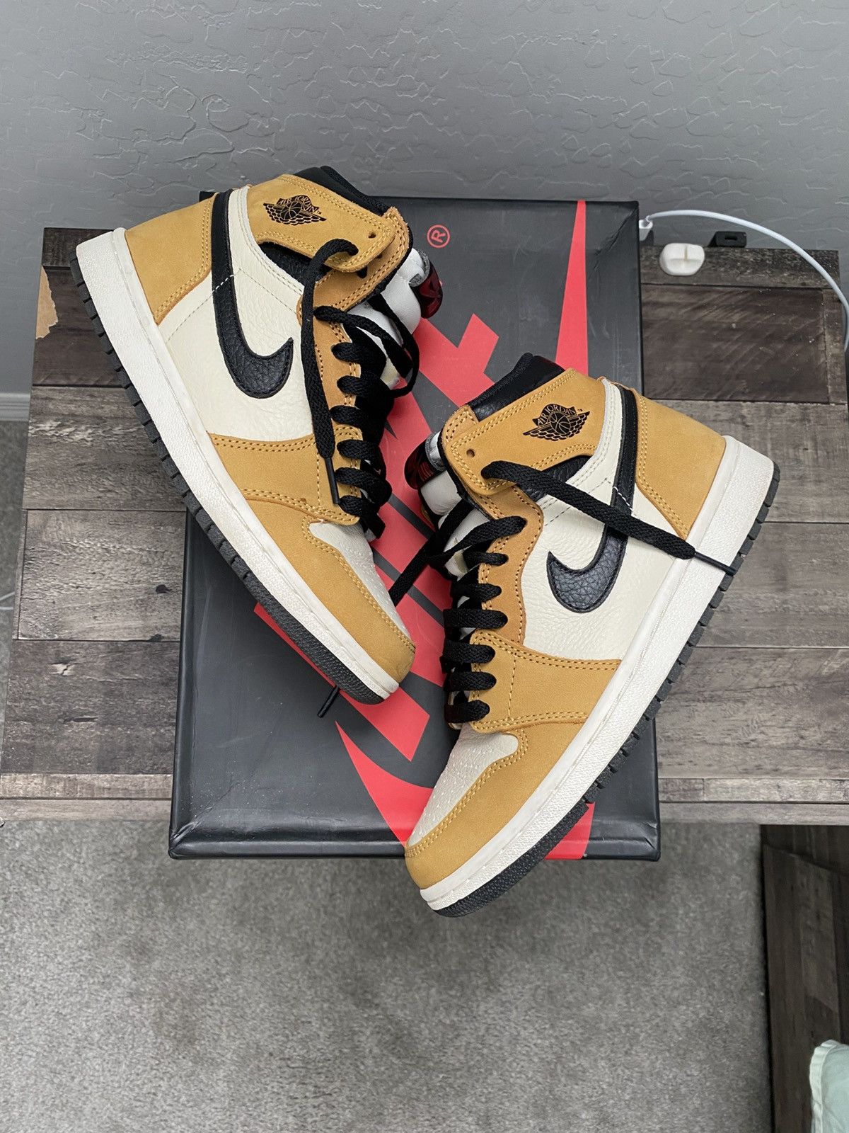 Jordan Brand Jordan 1 ‘Rookie of the Year’ Size US 6 / EU 39 - 1 Thumbnail