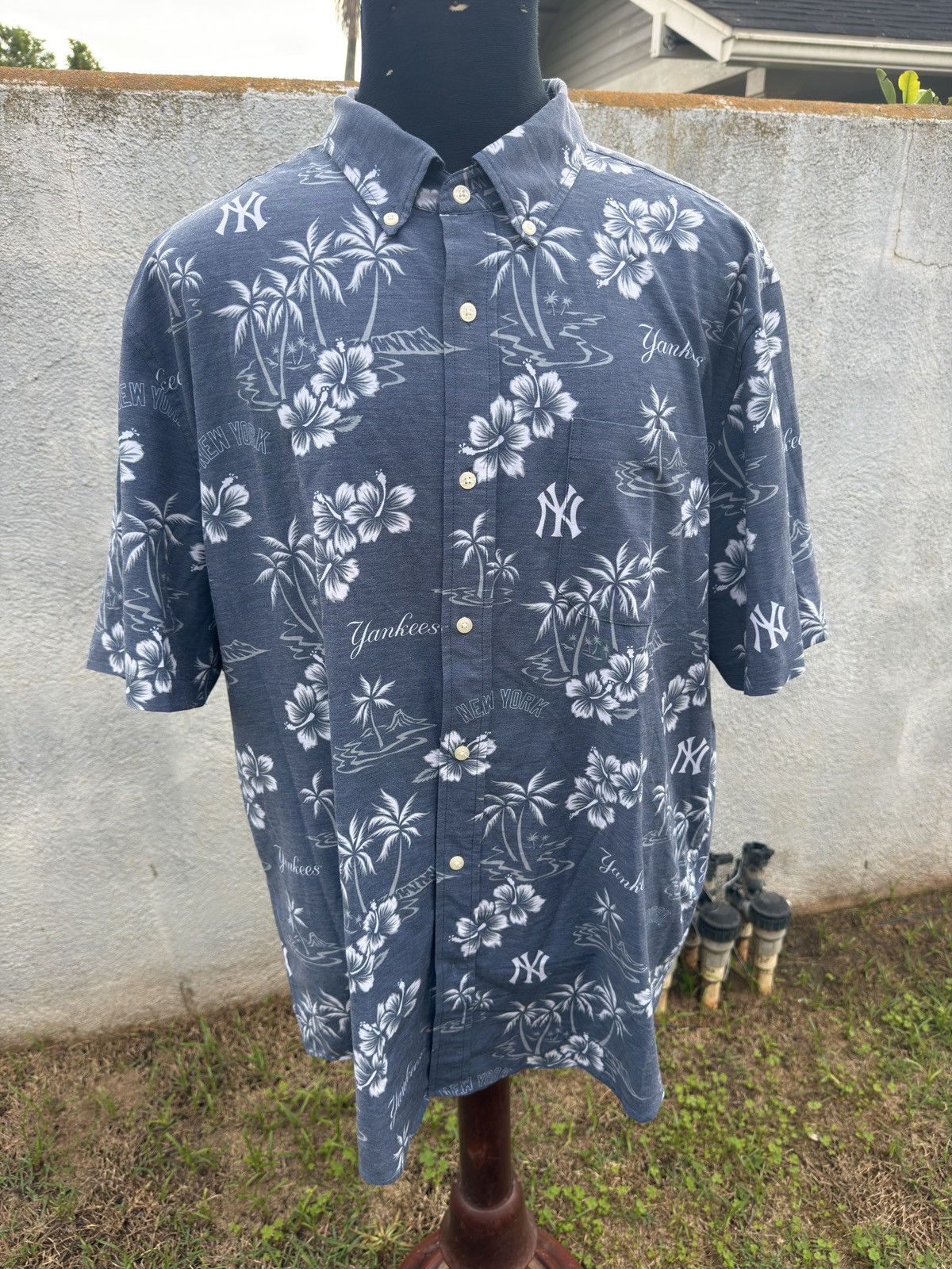 Reyn Spooner Reyn Spooner Men's XXL New York Yankees Aloha Hawaiian Shirt Size US XXL / EU 58 / 5 - 1 Thumbnail