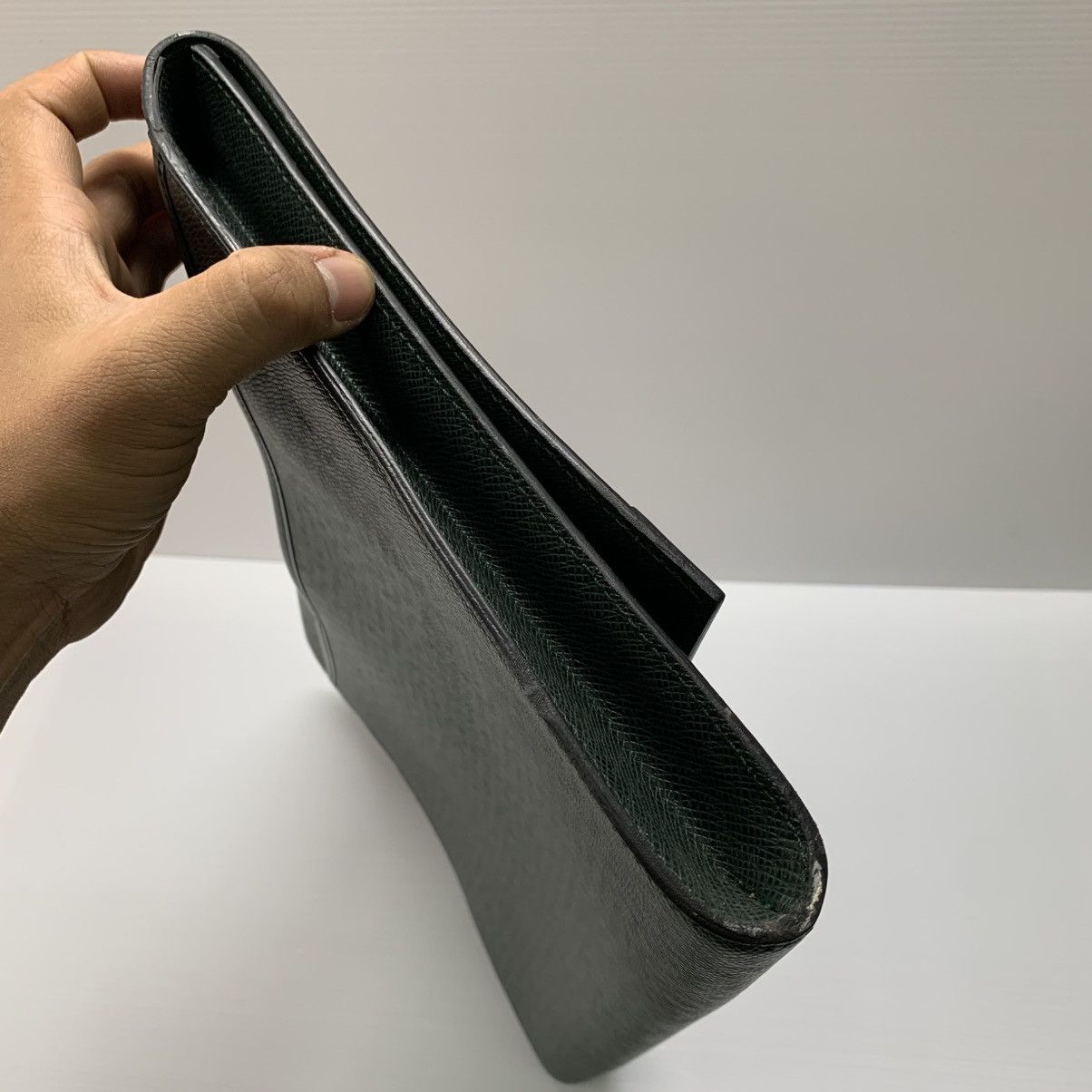 Louis Vuitton Louis Vuitton Taiga Document Clutch Bag Size ONE SIZE - 9 Thumbnail