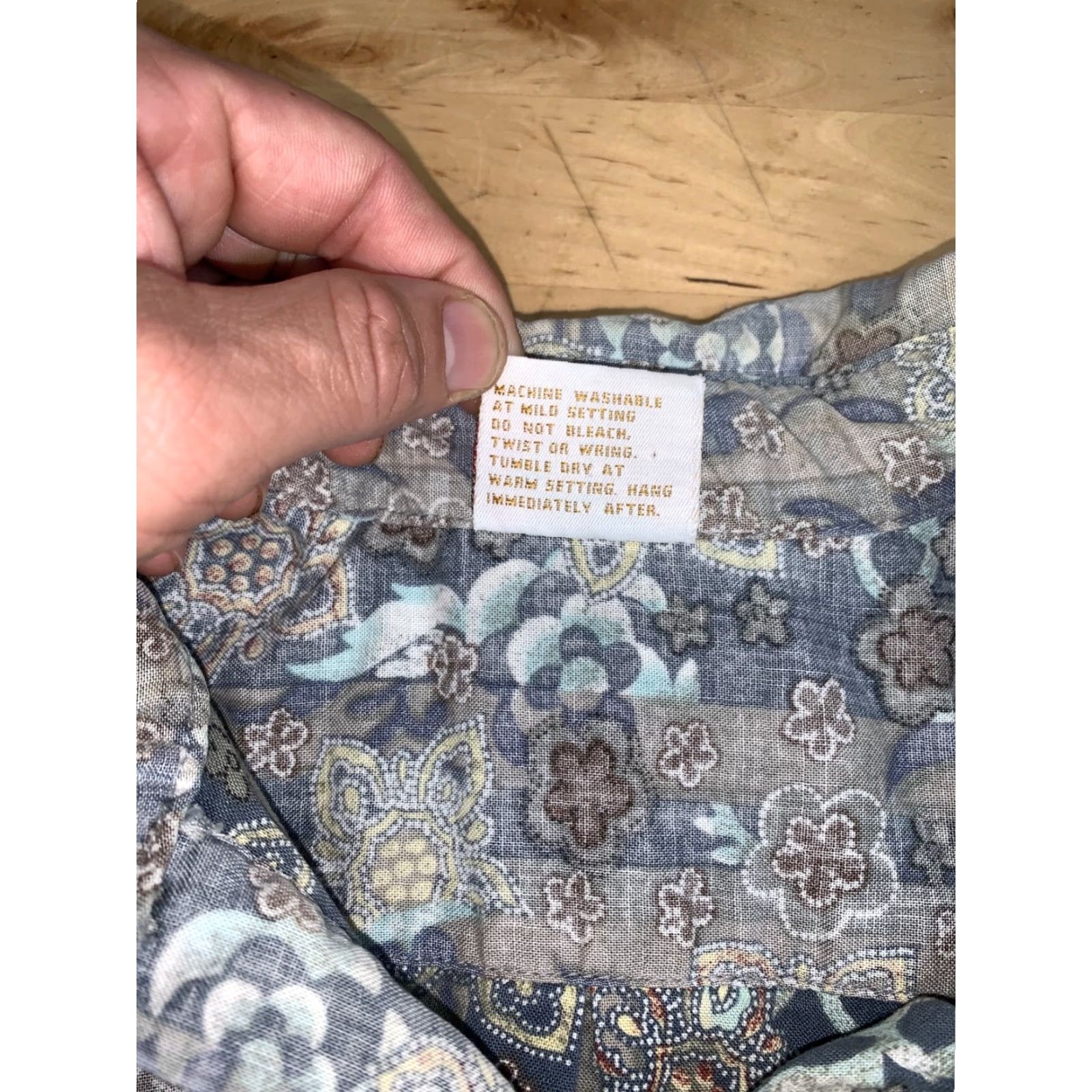 Vivobarefoot Go Barefoot Hawaiian Shirt Mens XL Blue Paisley 1/4 Button Short Sleeve Collared Button-Up Size US XL / EU 56 / 4 - 3 Thumbnail