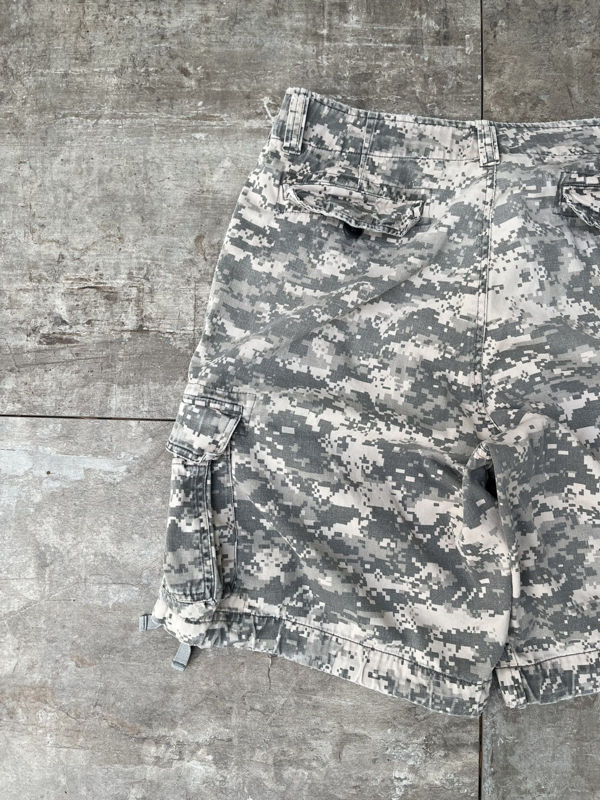 Vintage Vintage Faded Digi Camo Short Thrashed Size US 34 / EU 50 - 12 Thumbnail