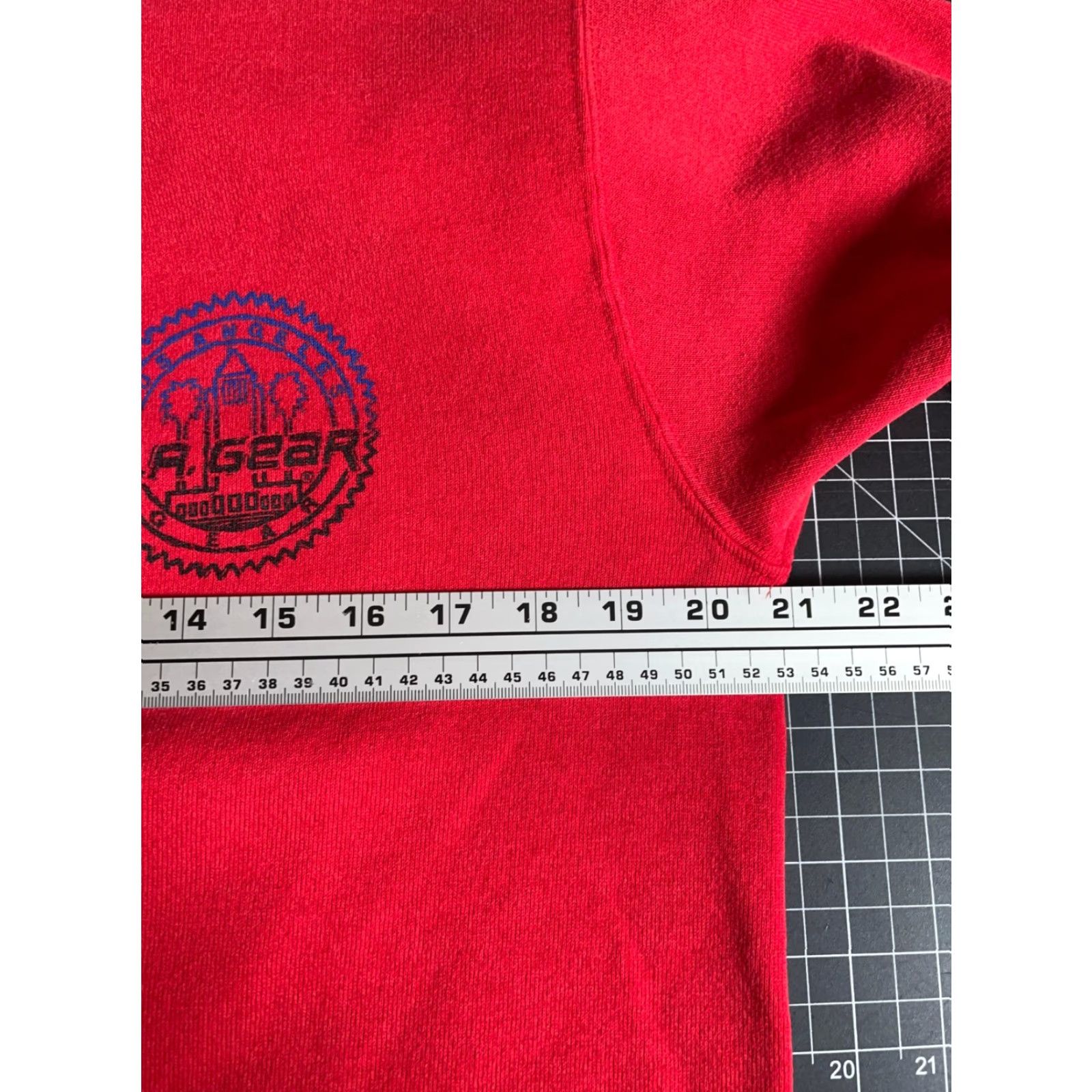 La Gear VINTAGE LA Gear Sweatshirt Mens Adult Medium Red 90s Aztec Graphic Print Crew Neck Pullover Cotton Polyester Fleece VTG Size US M / EU 48-50 / 2 - 5 Thumbnail