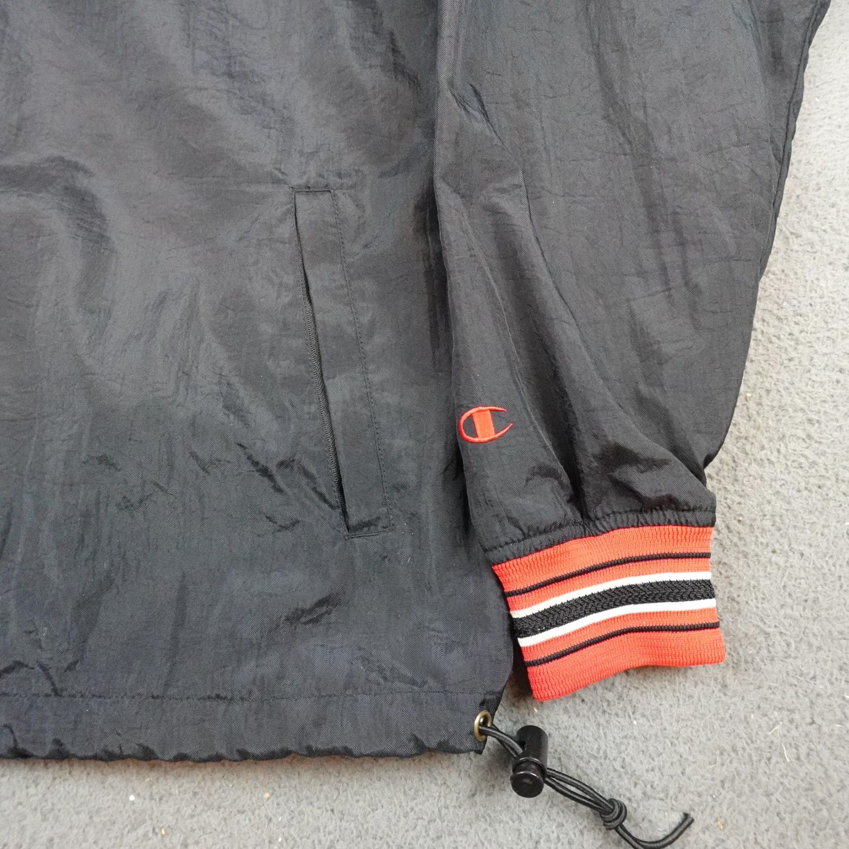 Champion Champion Windbreaker Jacket Mens L Black V-Neck Pullover Taz Looney Tunes Size US L / EU 52-54 / 3 - 2 Thumbnail