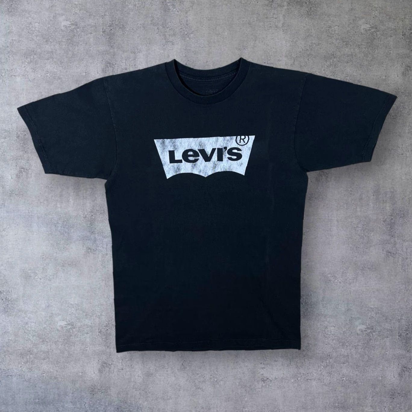 Levi's Levi's Classic Tab Logo Spellout Black Graphic T-Shirt M Mens Medium Graphic Print Front - Font Arial - 19/29/8"} Size US M / EU 48-50 / 2 - 2 Thumbnail