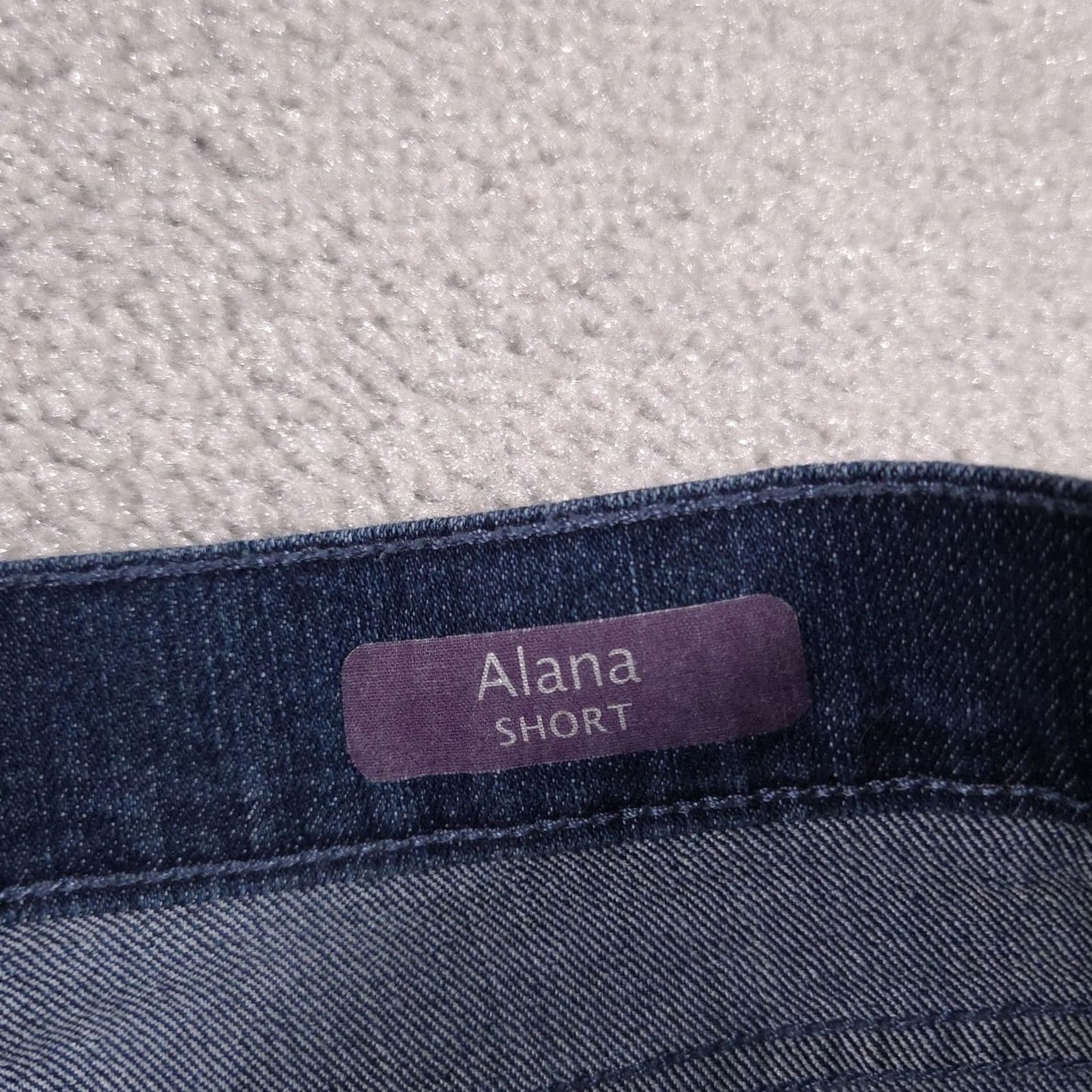 Gloria Vanderbilt VINTAGE Gloria Vanderbilt Gia Vanderbilt Shorts Womens 6 Denim Alana Short Embroidered Rhinestone Stretch Size 28" / US 6 / IT 42 - 7 Thumbnail