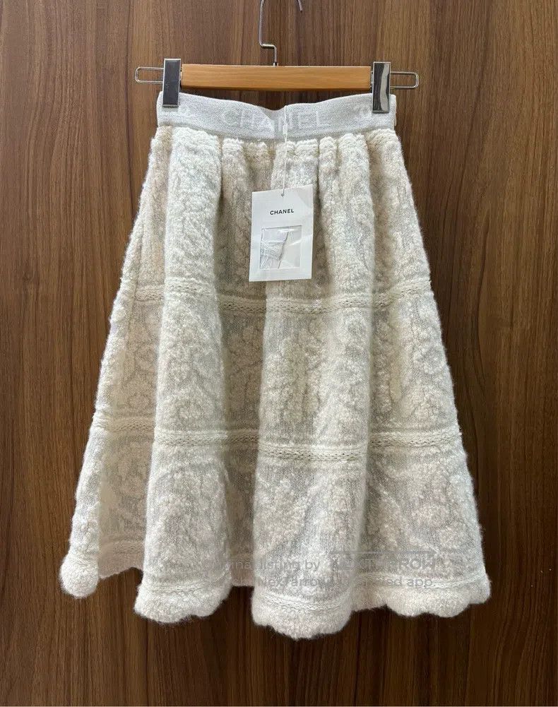 Chanel Chanel White cashmere skirt Size 42" / US 20 - 1 Thumbnail