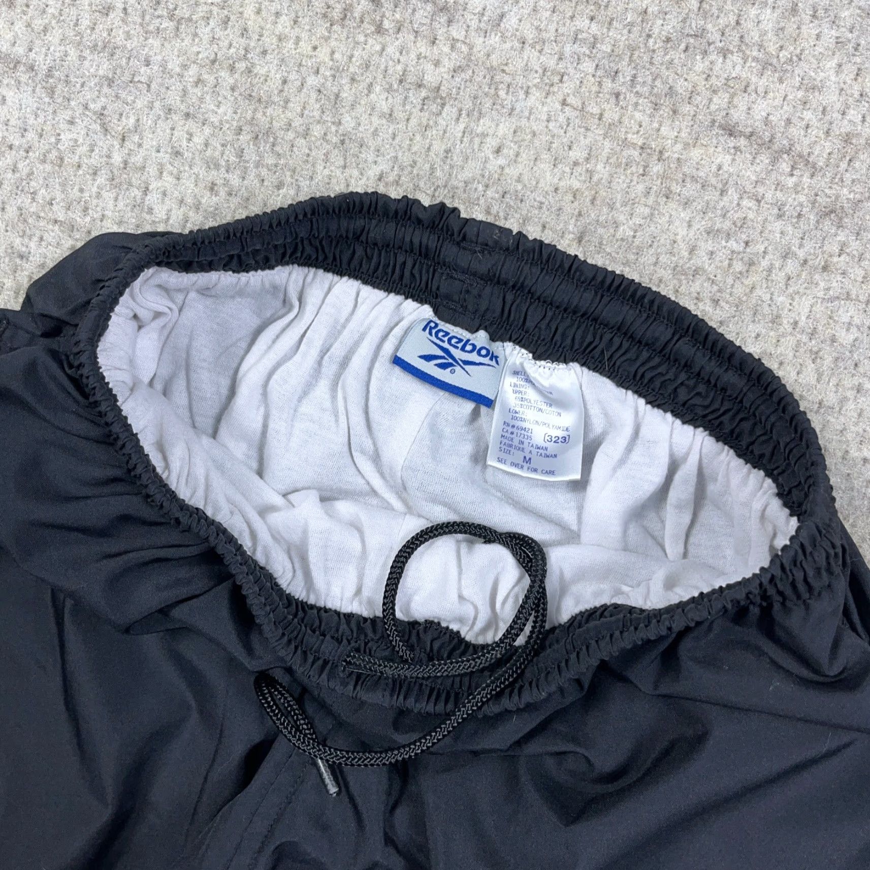 Reebok VINTAGE Reebok Pants Women M Black Windbreaker Track Joggers Y2K Lined Size 32" / US 10 / IT 46 - 3 Thumbnail