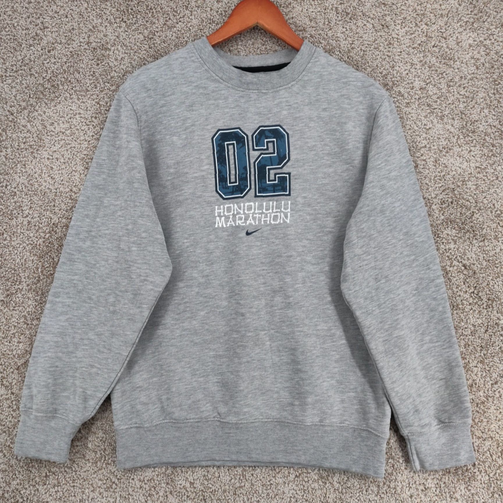 Nike VINTAGE Nike Sweatshirt Mens Small Gray Crewneck Honolulu Marathon 2002 Y2K 90s Grunge Sports USA Nike Sportswear Size US S / EU 44-46 / 1 - 2 Thumbnail