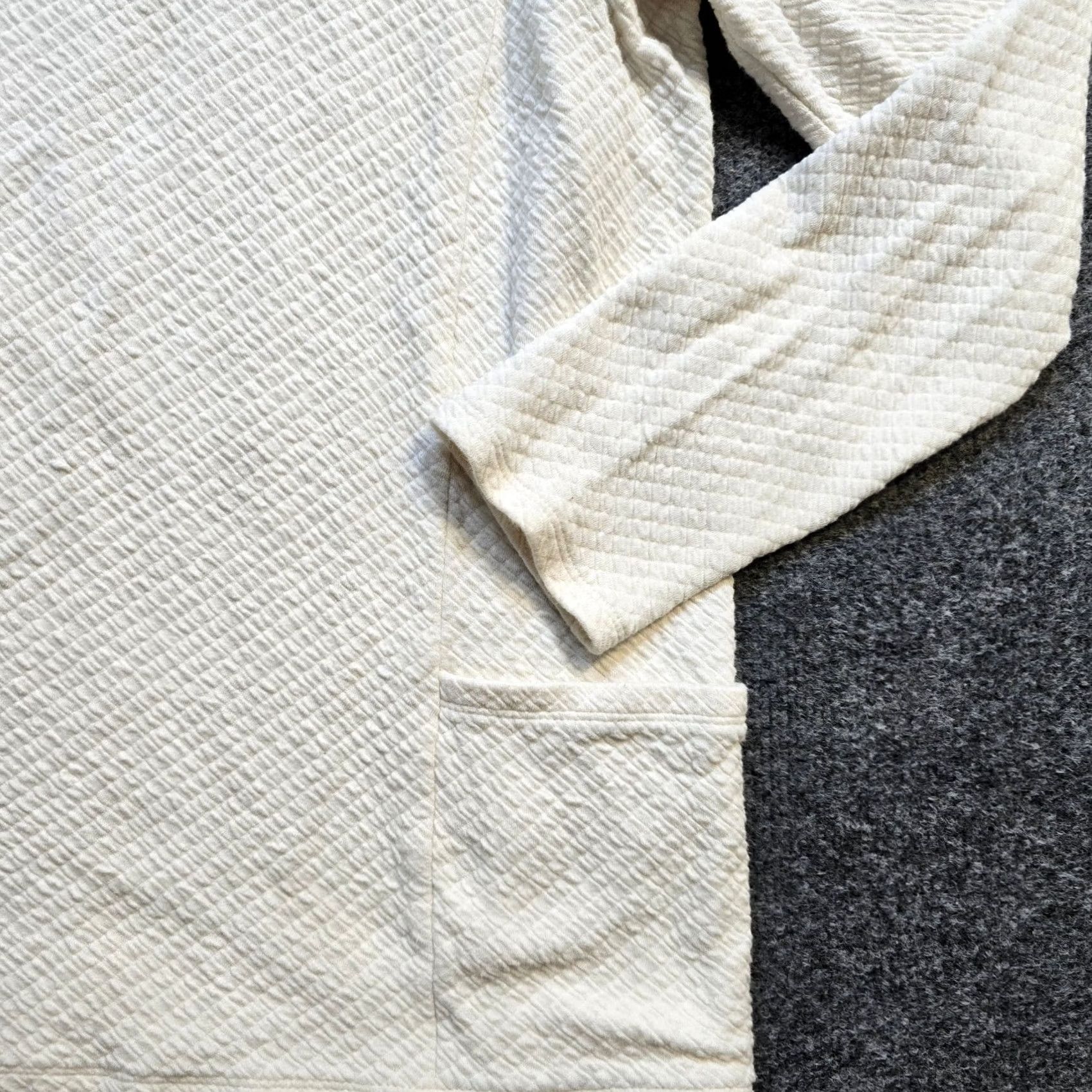 J. Jill J. Jill Shirt Women Medium White Texture Embossed Pocket Long Sleeve Basic Casual Size M / US 6-8 / IT 42-44 - 3 Thumbnail
