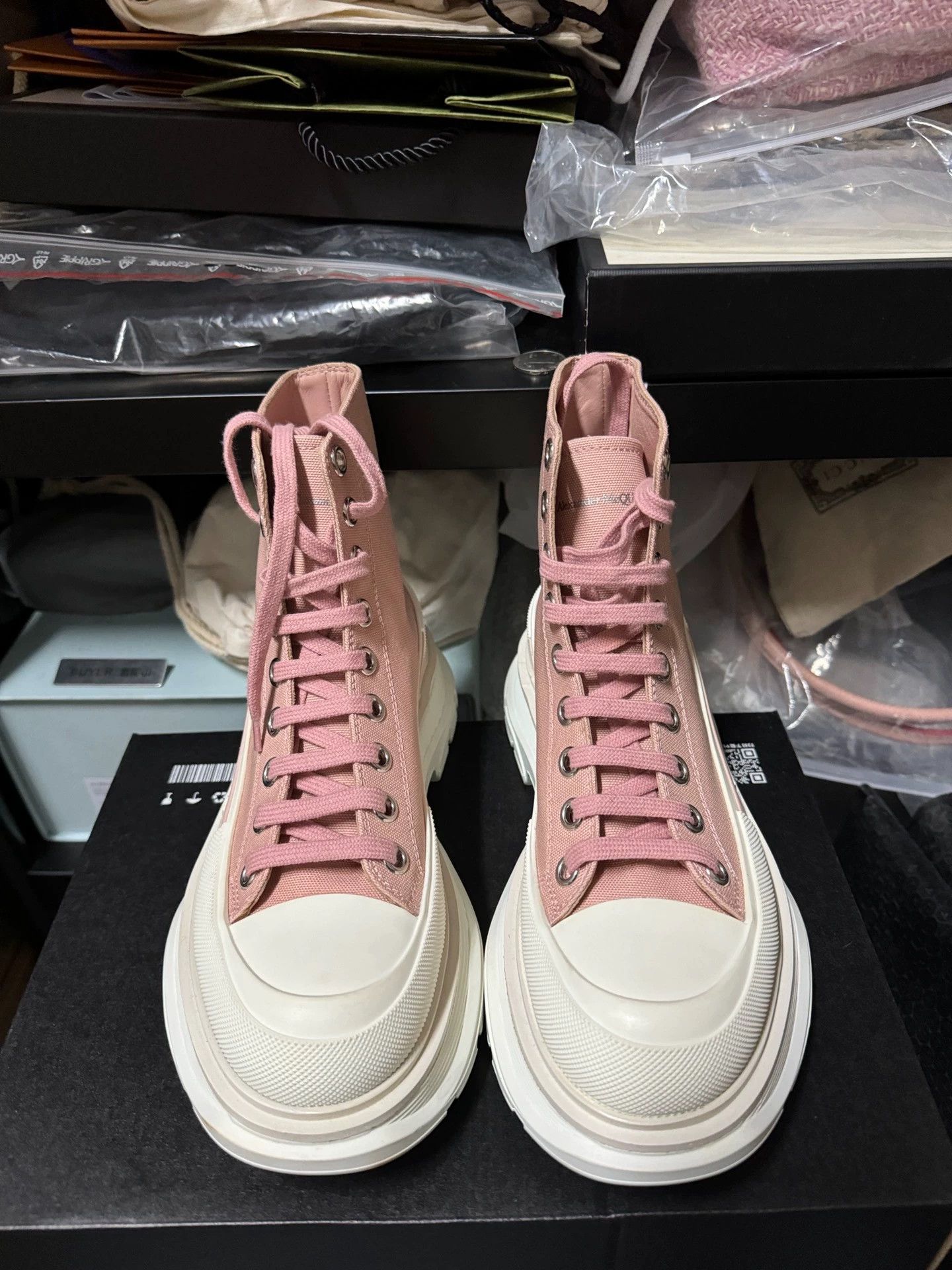Alexander McQueen Alexander McQueen Tread Slick High-Top Pink 37 Boot Size US 6.5 / IT 36.5 - 2 Thumbnail