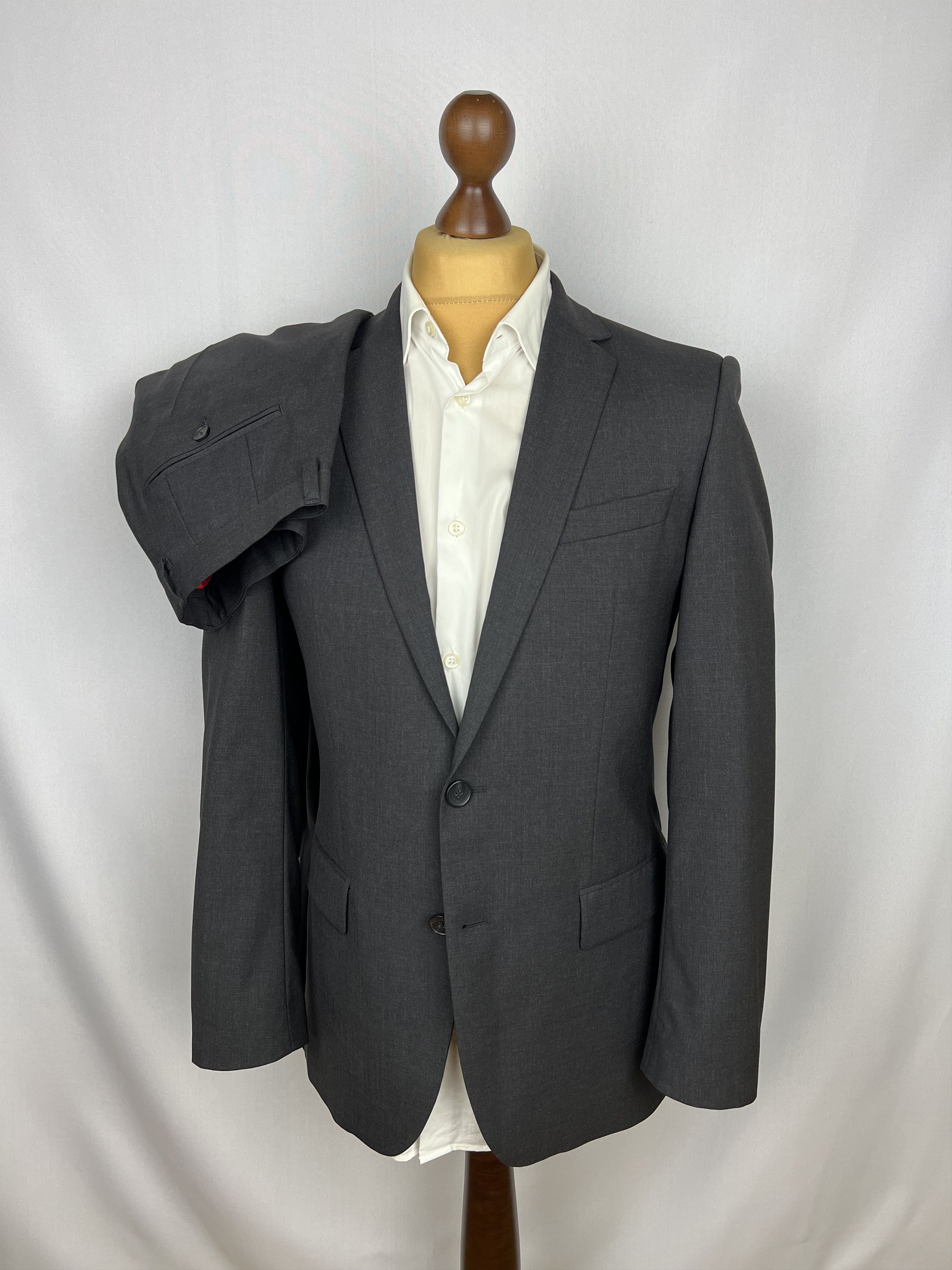 Hugo Boss Mint! Solid Gray Wool 2 Piece Modern Suit Size 36R - 1 Thumbnail