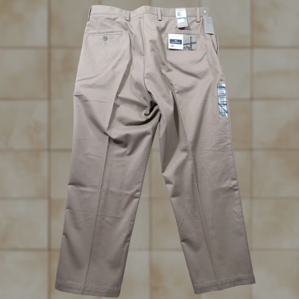 Dockers Dockers Chino Pant Mens 36X29 Khaki D-4 RELAXED PANT NEW NWT FLAT FRONT Size US 36 / EU 52 - 1 Thumbnail