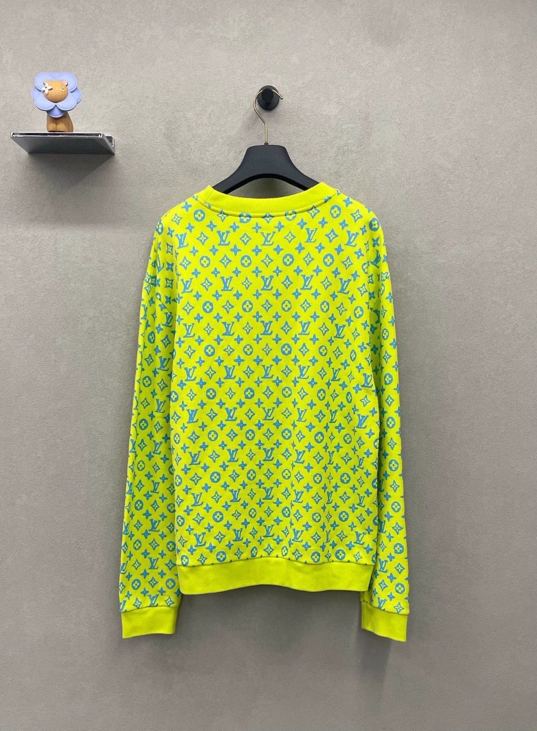 Louis Vuitton LV Fluorescent Green Logo Sweatshirt Unisex Size US L / EU 52-54 / 3 - 2 Thumbnail
