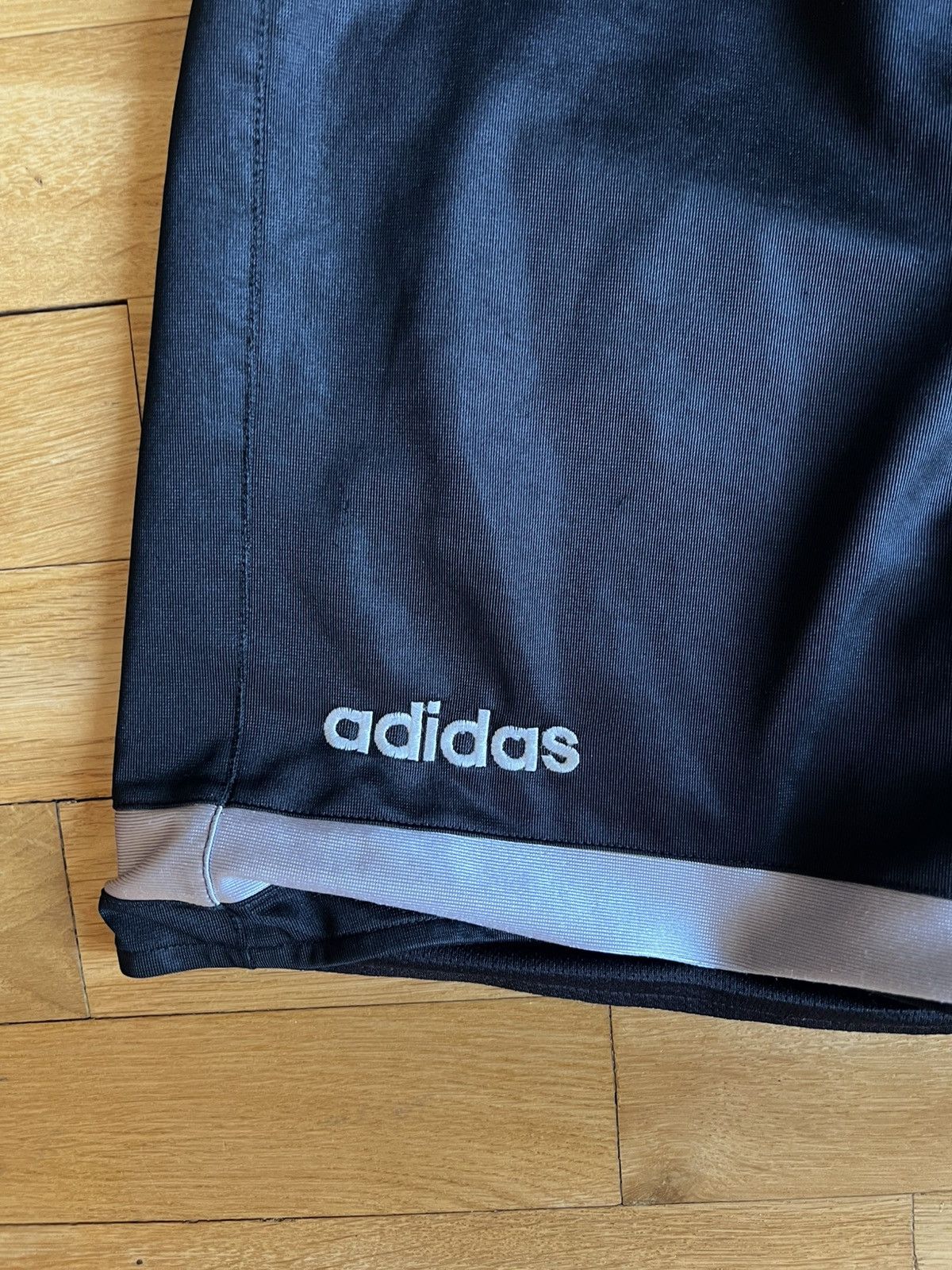 Adidas Adidas Vintage shorts size M Size US 32 / EU 48 - 3 Thumbnail