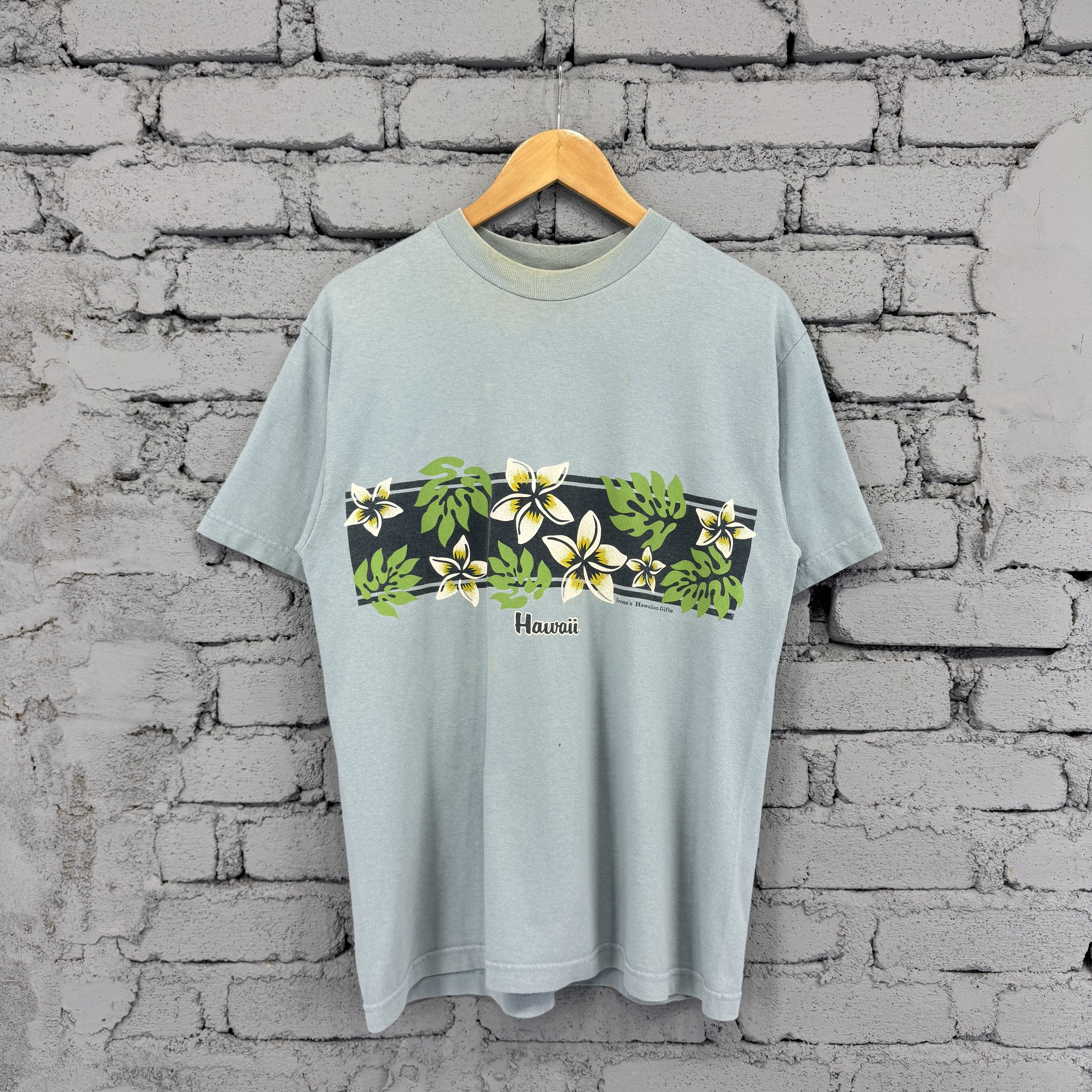 Vintage Vintage Faded Hawaii Design Featuring Plumeria Flowers Tee Size US M / EU 48-50 / 2 - 1 Thumbnail