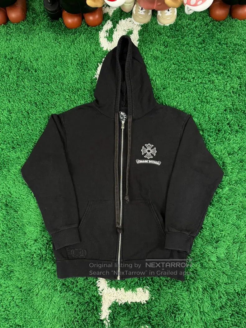 CHROME HEARTS Size L Black cross scroll behind Sanskrit zip