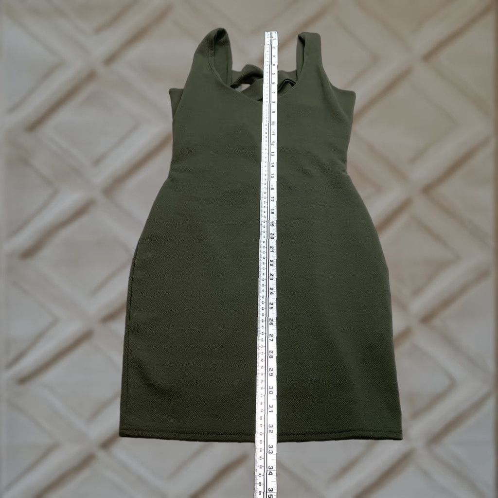Boohoo Boohoo Dress Maxi Night Midi Shift Sleeveless Green 8 V Neck Solid Criss Cross Womens Size M / US 6-8 / IT 42-44 - 1 Thumbnail