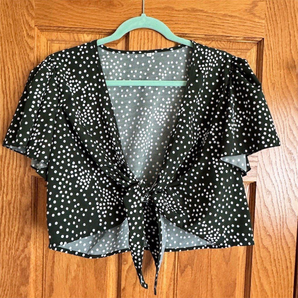 Shein SHEIN Blouse Womens Size M Green White Polka Dot Tie-Front Size M / US 6-8 / IT 42-44 - 1 Thumbnail