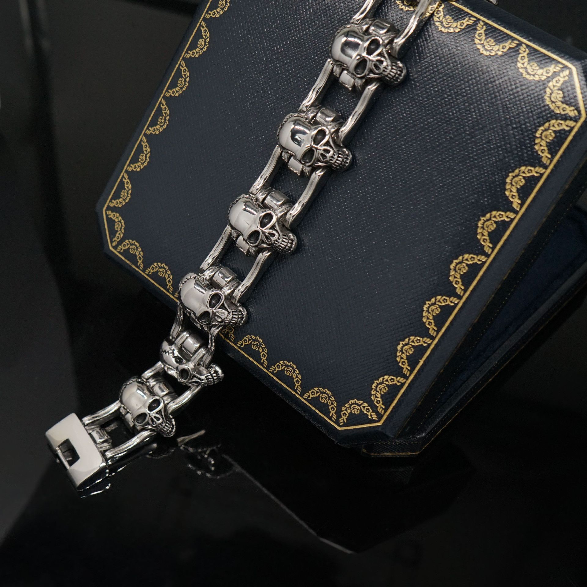Vintage Original Skulls Skeleton Punk Style Bracelet Size ONE SIZE - 4 Thumbnail