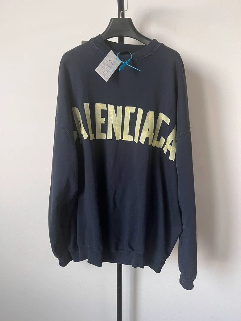 Balenciaga Balenciaga An old crewneck sweatshirt made of duct tape Size US M / EU 48-50 / 2 - 1 Thumbnail