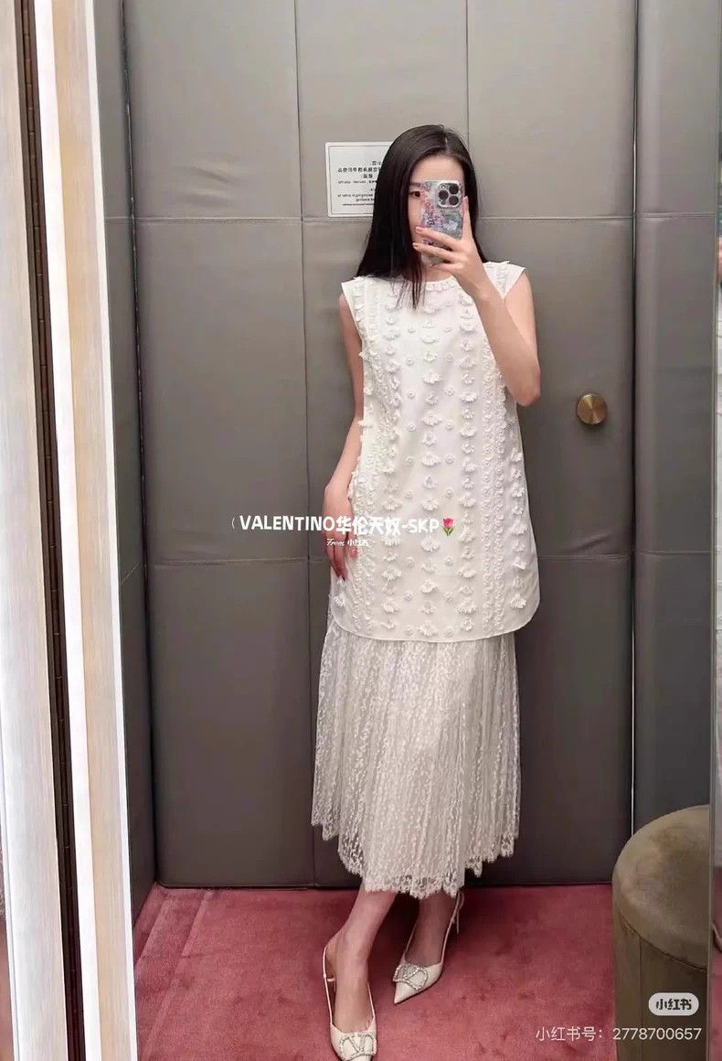 Valentino Valentino White nail bead floral heavy embroidery sleevele Size M / US 6-8 / IT 42-44 - 9 Thumbnail