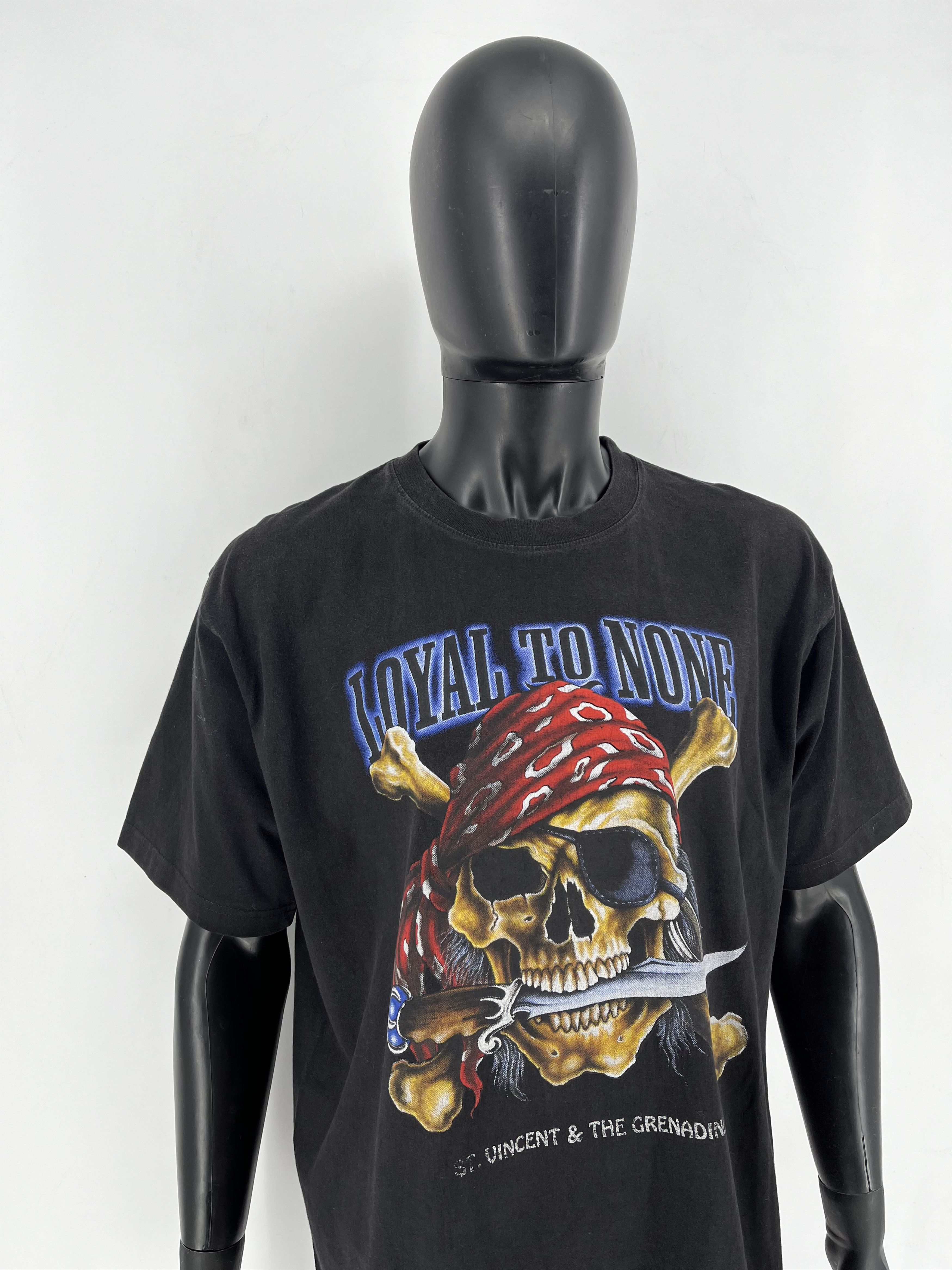 Vintage Loyal To None Pirate Crossbones Knife Graphic Shirt 2000s Size US XL / EU 56 / 4 - 3 Thumbnail
