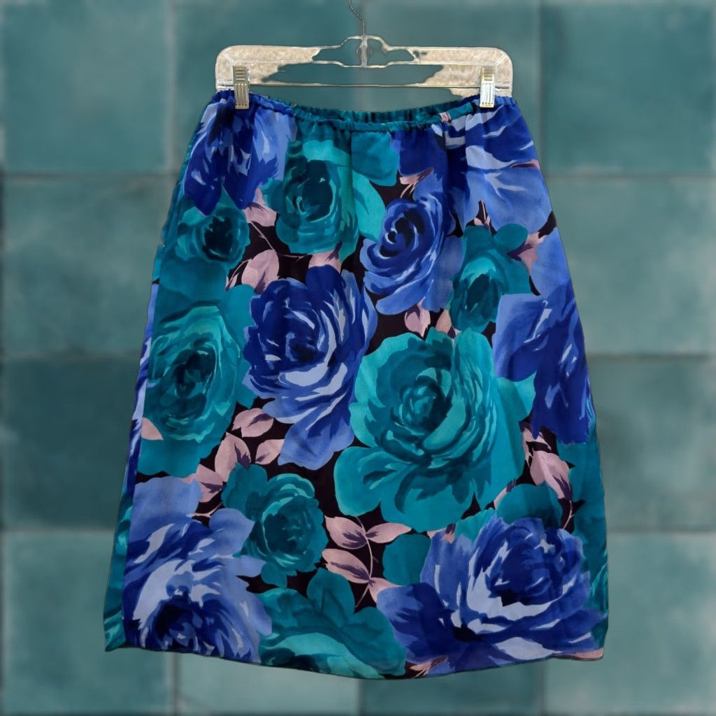 Vintage VINTAGE 90s Plus Size Midi Skirt 1X Blue Rose Floral USA Michael K & Company Size 40" / US 18 - 1 Thumbnail