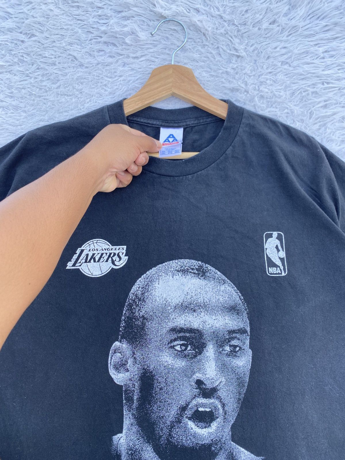 NBA Rare Vintage Y2K NBA Kobe Bryant Tshirt Size US XL / EU 56 / 4 - 9 Thumbnail