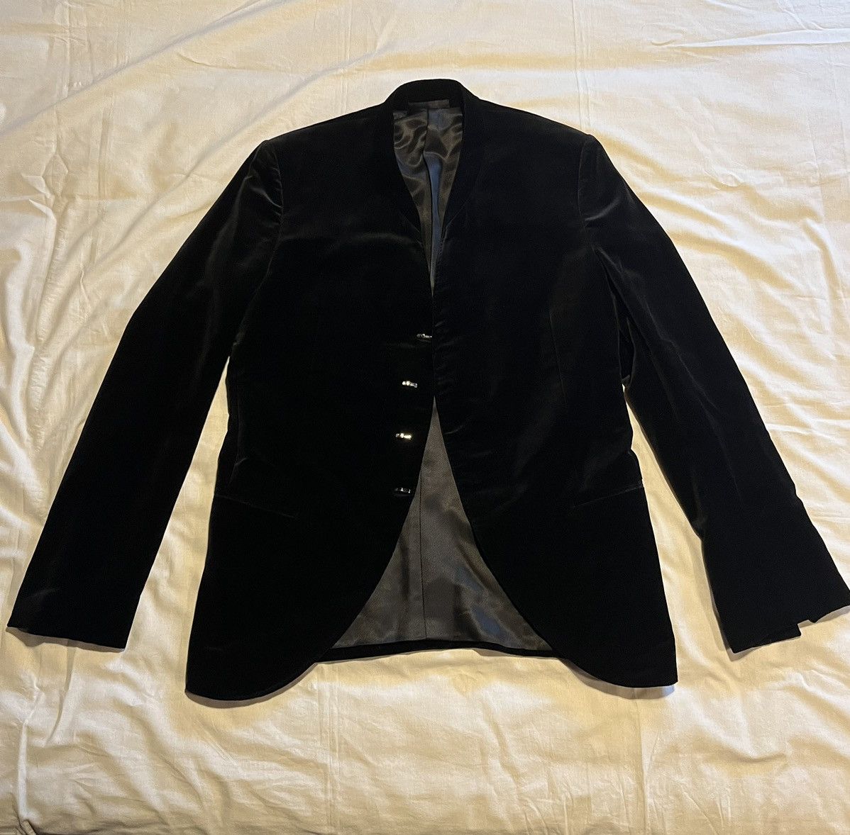 Louis Vuitton Louis Vuitton black velvet jacket. Size US M / EU 48-50 / 2 - 1 Thumbnail