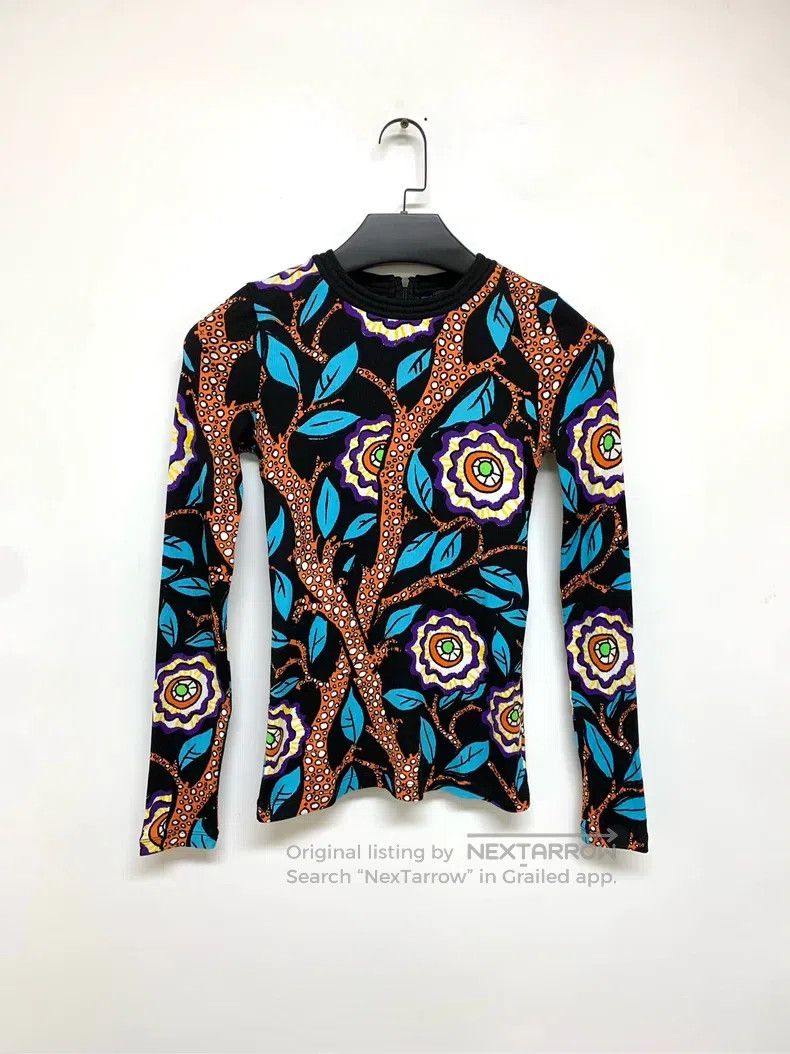 Louis Vuitton Louis Vuitton Graphic knit undershirt long sleeves Size XS / US 0-2 / IT 36-38 - 1 Thumbnail