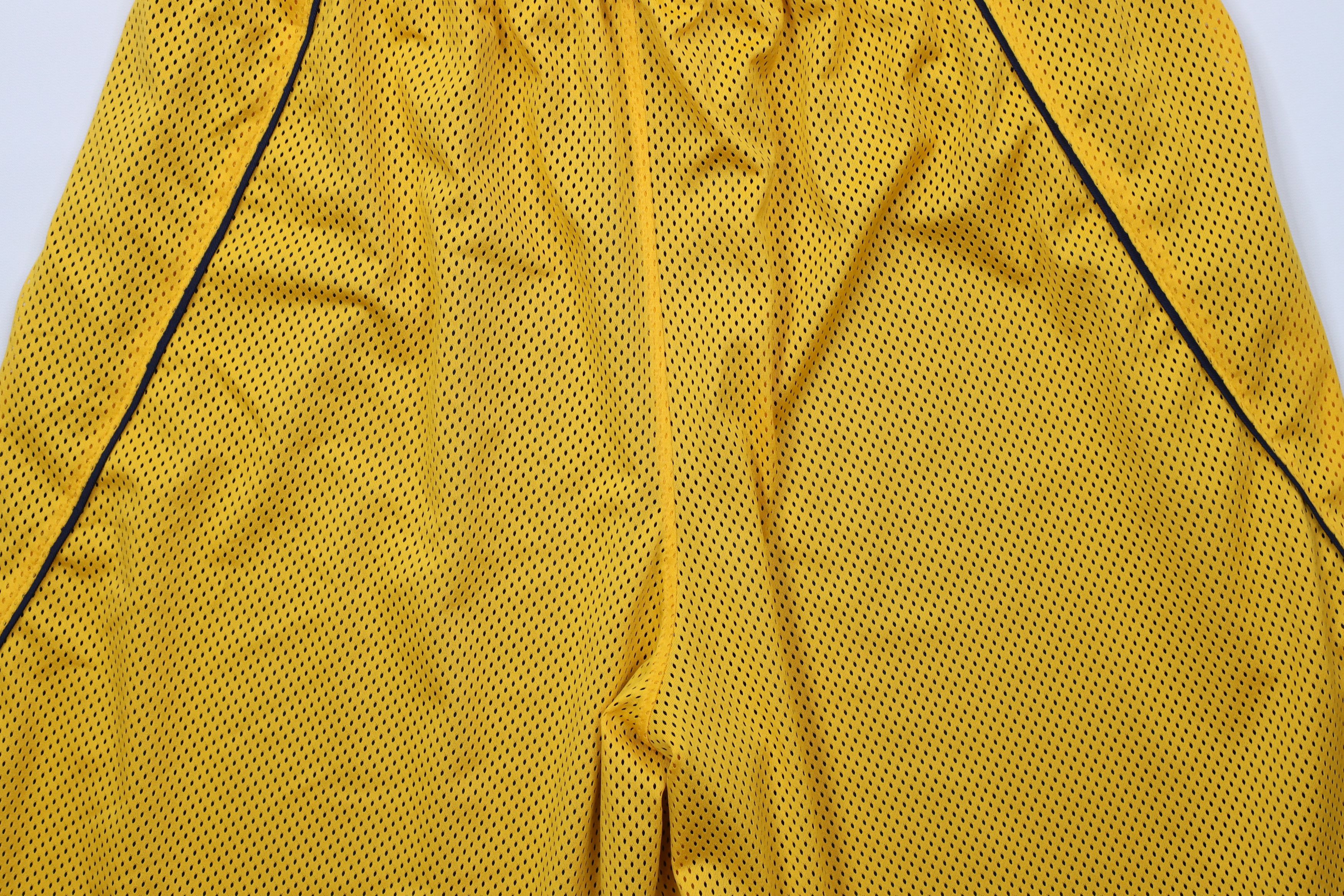 Nike Vintage Nike Reversible University of California Shorts Size US 38 / EU 54 - 16 Thumbnail