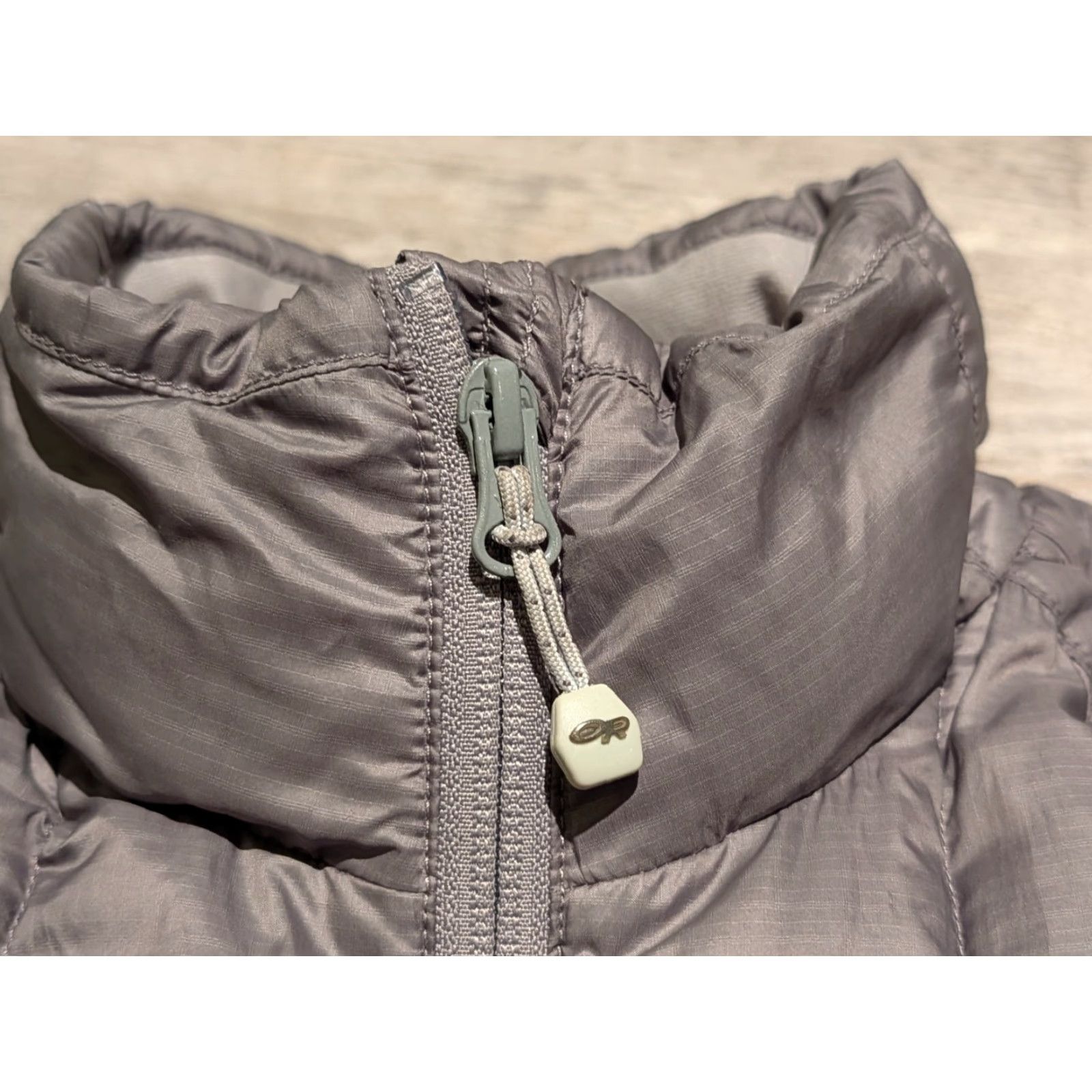 Outdoor Research Outdoor Research Puffer Jacket Womens Small Grayish Brown Full Zip Hoodie? Wait. Size S / US 4 / IT 40 - 6 Thumbnail