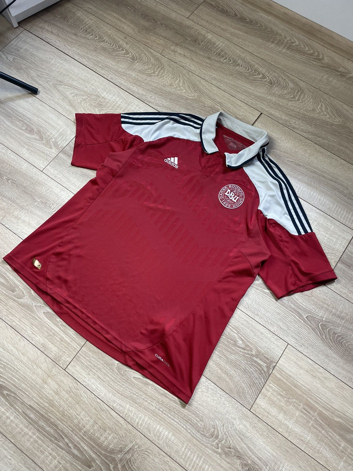 Adidas Denmark Home football shirt 2012 Soccer Adidas Jersey Mens Size US XL / EU 56 / 4 - 2 Thumbnail