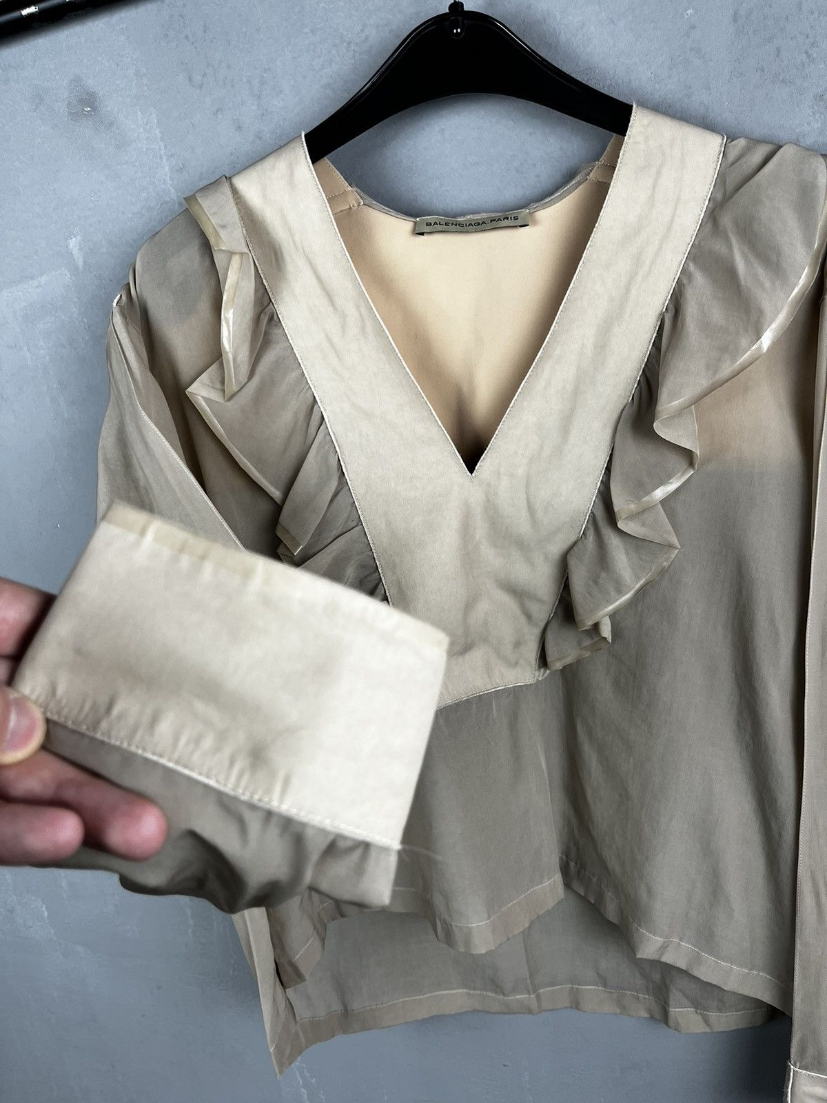 Balenciaga Balenciaga distressed avant garde shirt Size XS / US 0-2 / IT 36-38 - 9 Thumbnail