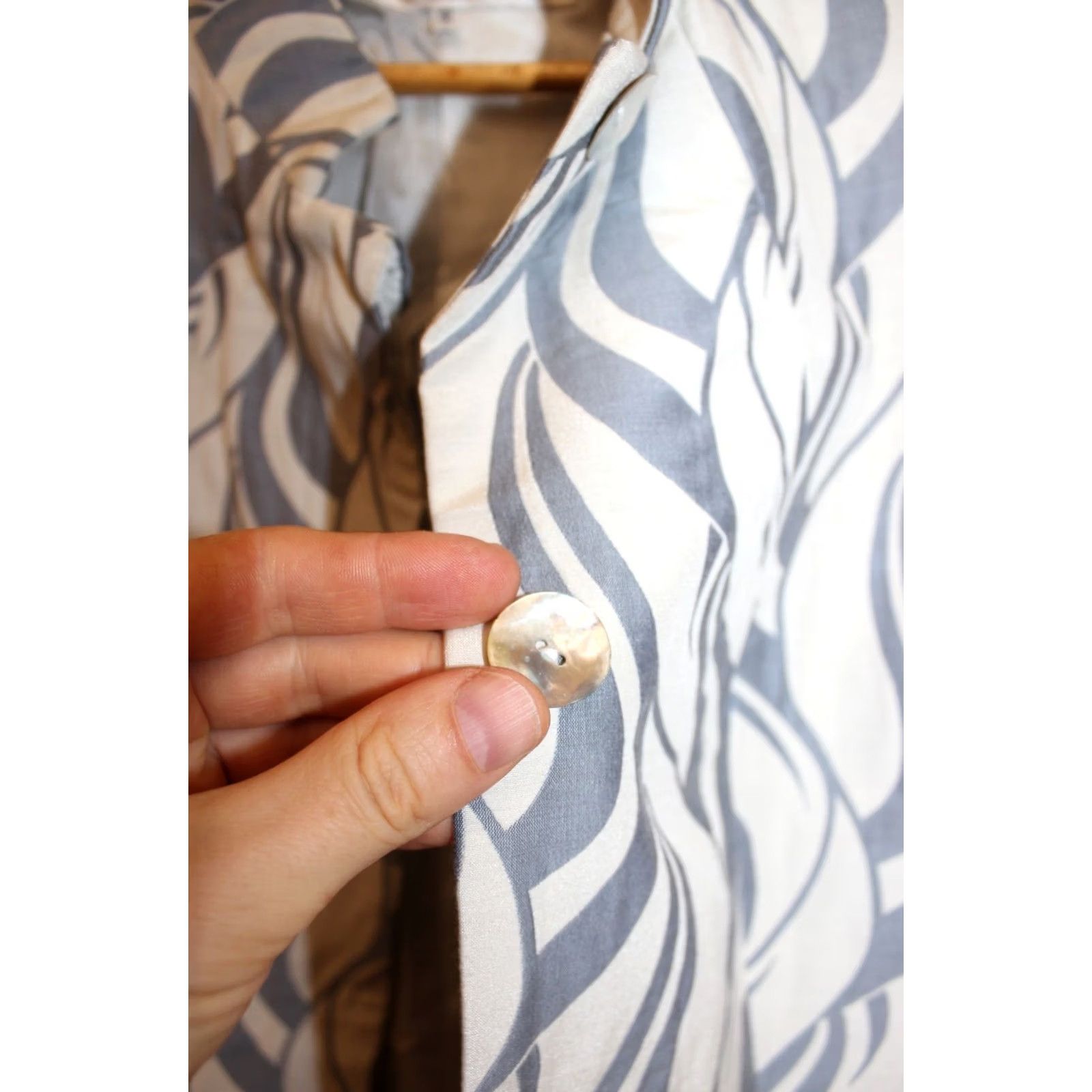 Vintage VINTAGE Selina Blow Coat Jacket Women's Pearl Shell Buttons White/Grey 12 Regular Overcoat - Mens Womens Girls? Size XL / US 12-14 / IT 48-50 - 4 Thumbnail