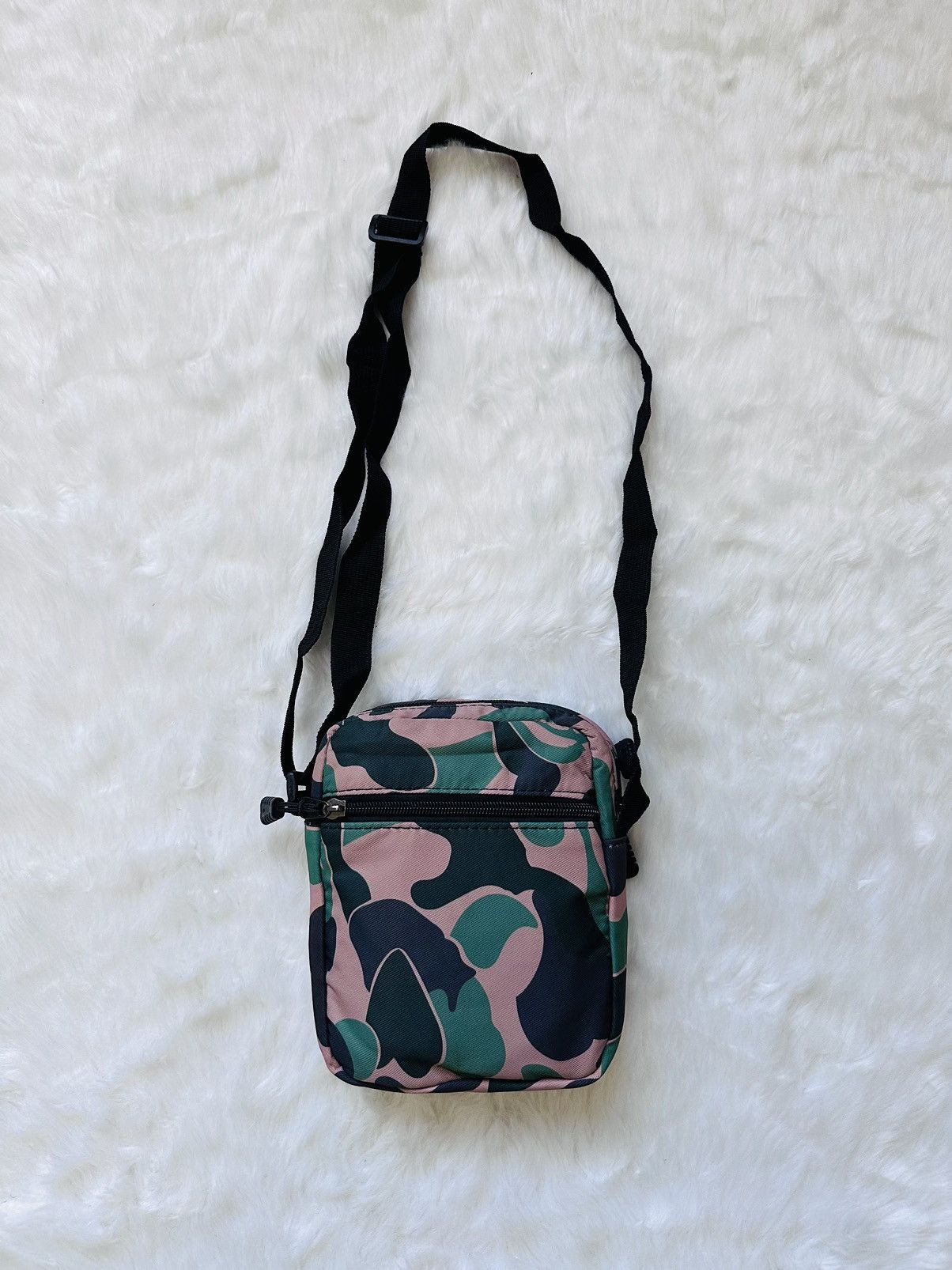 Japanese Brand 🇯🇵 Japanese Brand Camouflage Quick Pocket Sling Bag Size ONE SIZE - 4 Thumbnail