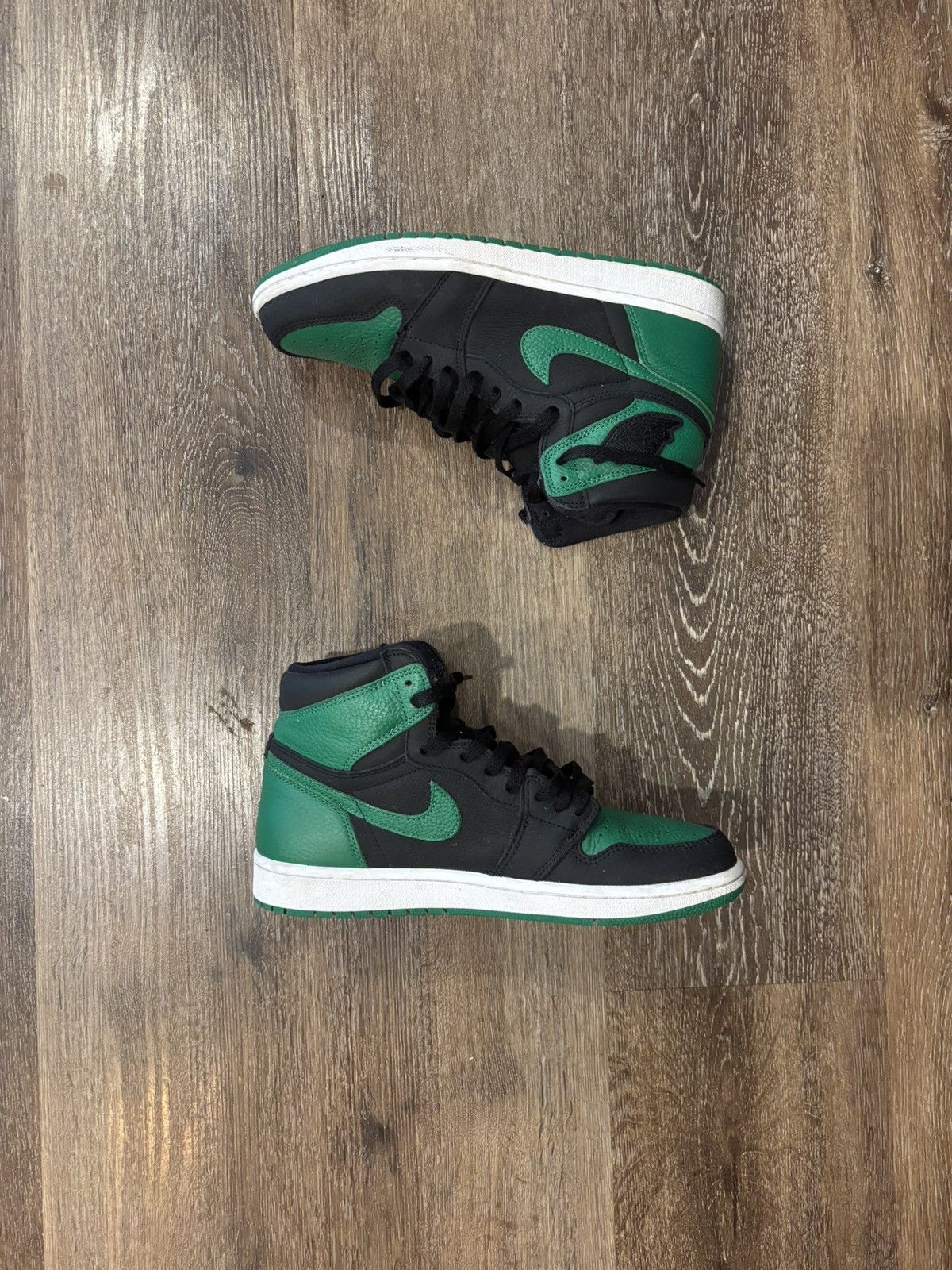 Jordan Brand × Nike Air Jordan 1 Retro High OG “Pine Green” Size US 9.5 / EU 42-43 - 2 Thumbnail