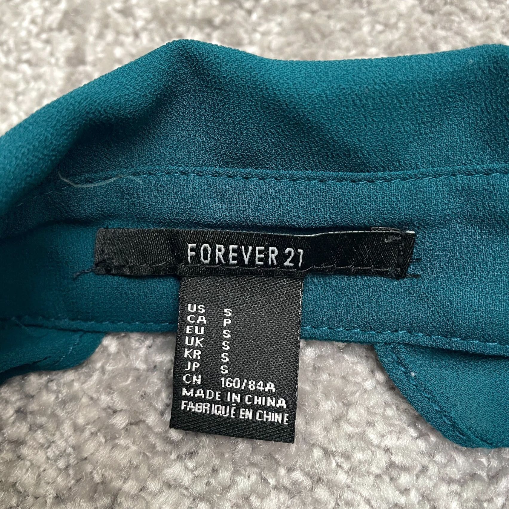 Forever 21 FOREVER 21 Shirt Womens Small Green Cropped Oversized Embroidered Button-Up Casual Sheer Chiffon Short Sleeve Size S / US 4 / IT 40 - 5 Thumbnail