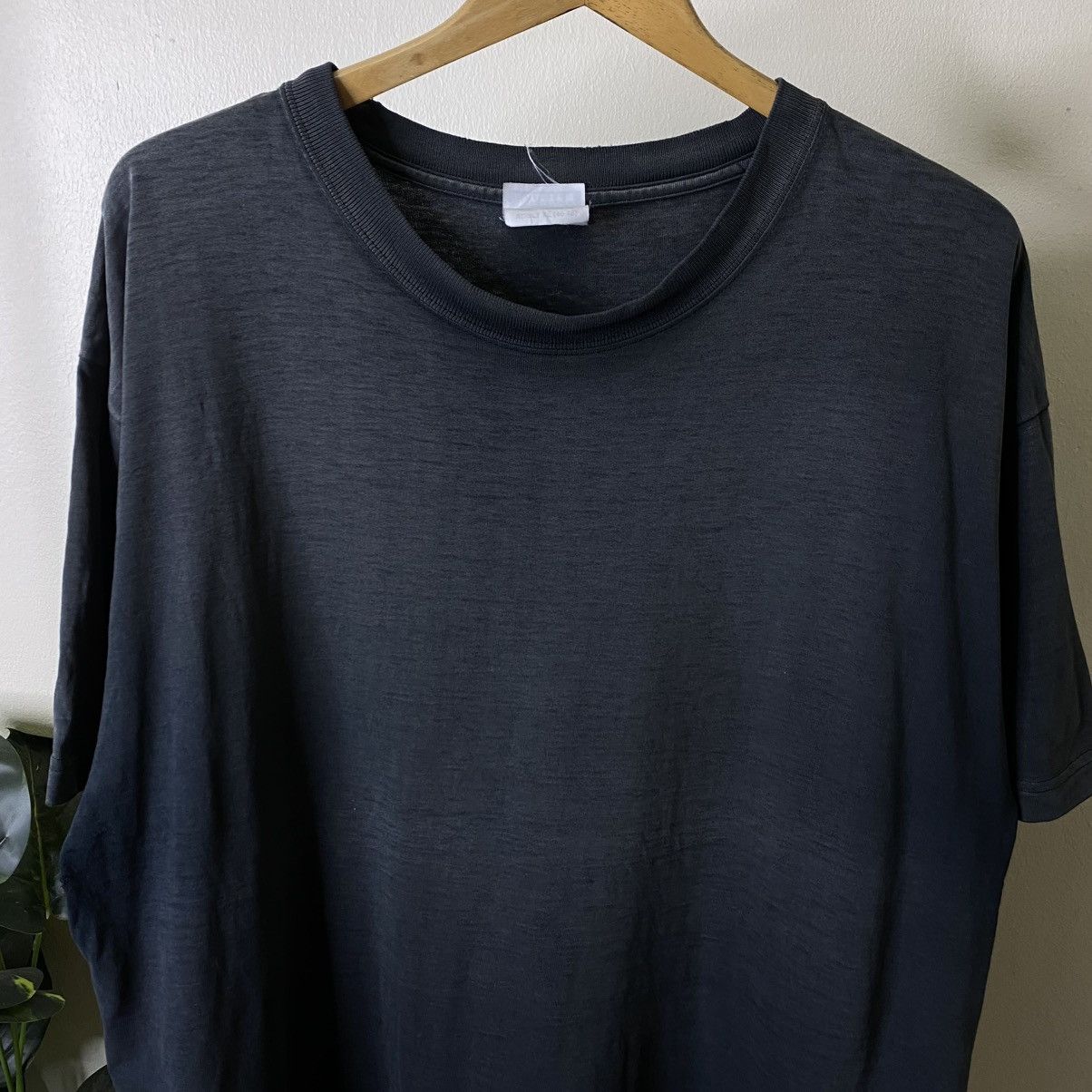 Vintage Vintage 2000s Hanes Black Blank Sunfaded T Shirt Size US XXL / EU 58 / 5 - 2 Thumbnail